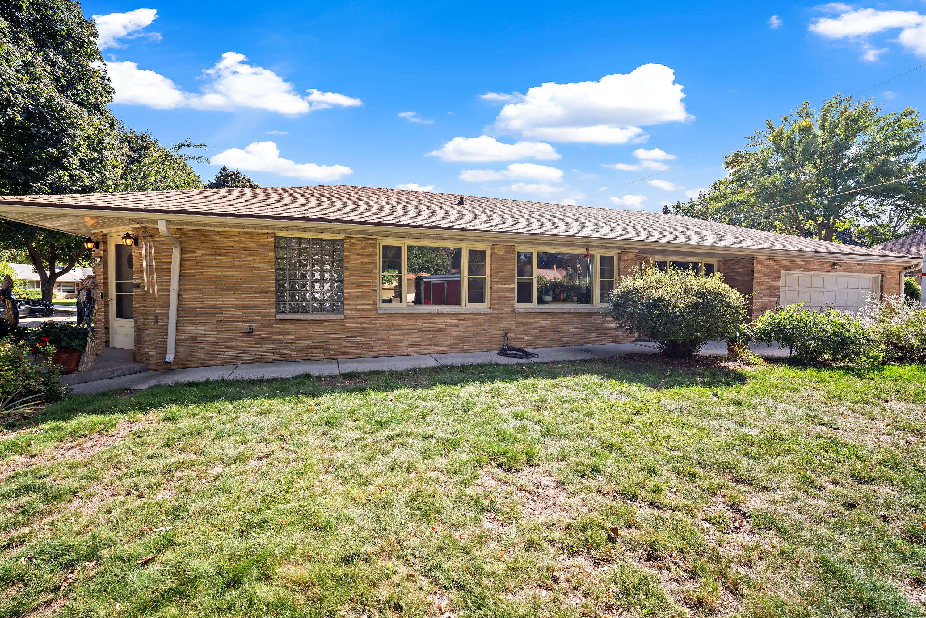 West Allis, WI 53219,3003 S Stratton Dr