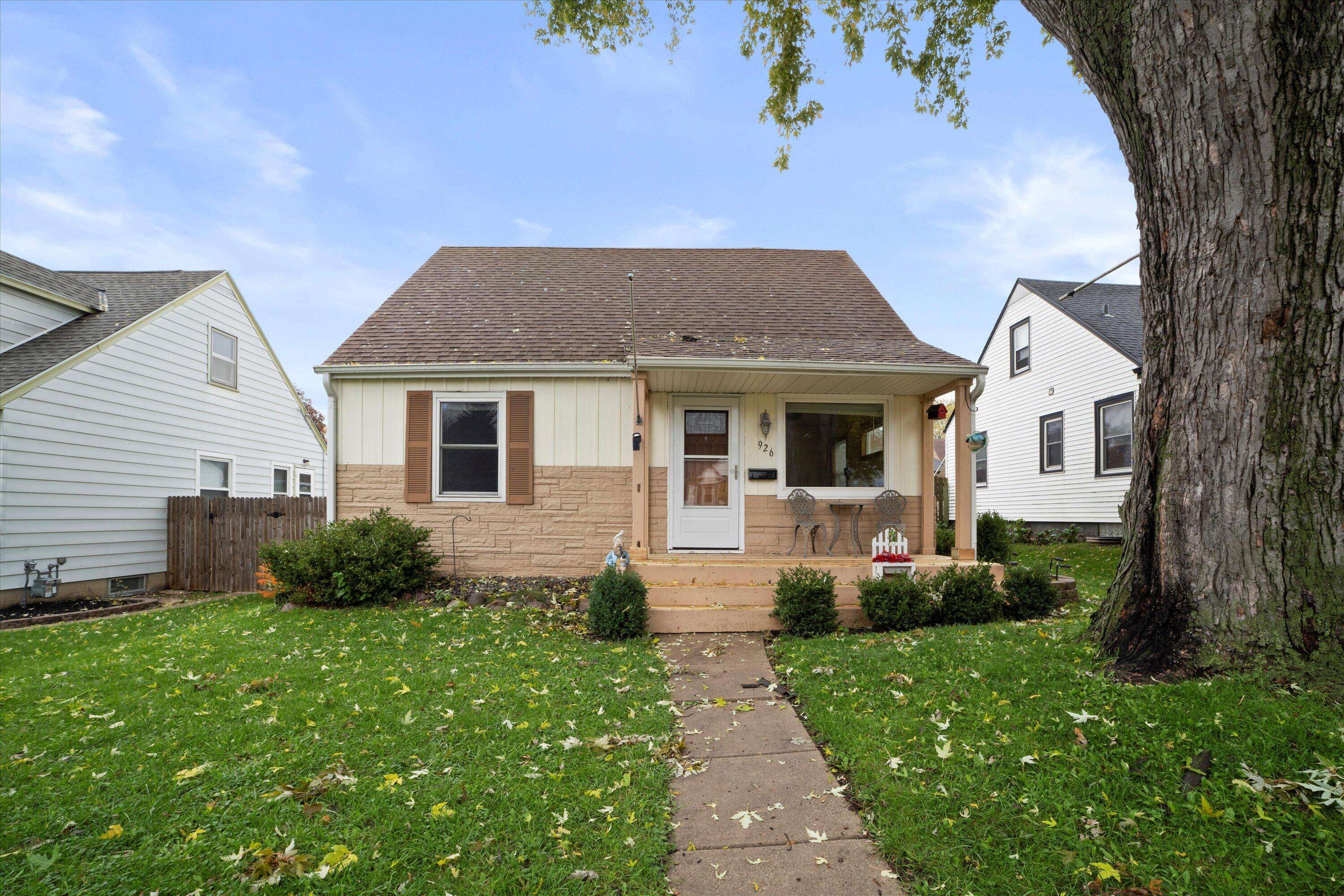 West Allis, WI 53214,926 S 102nd St