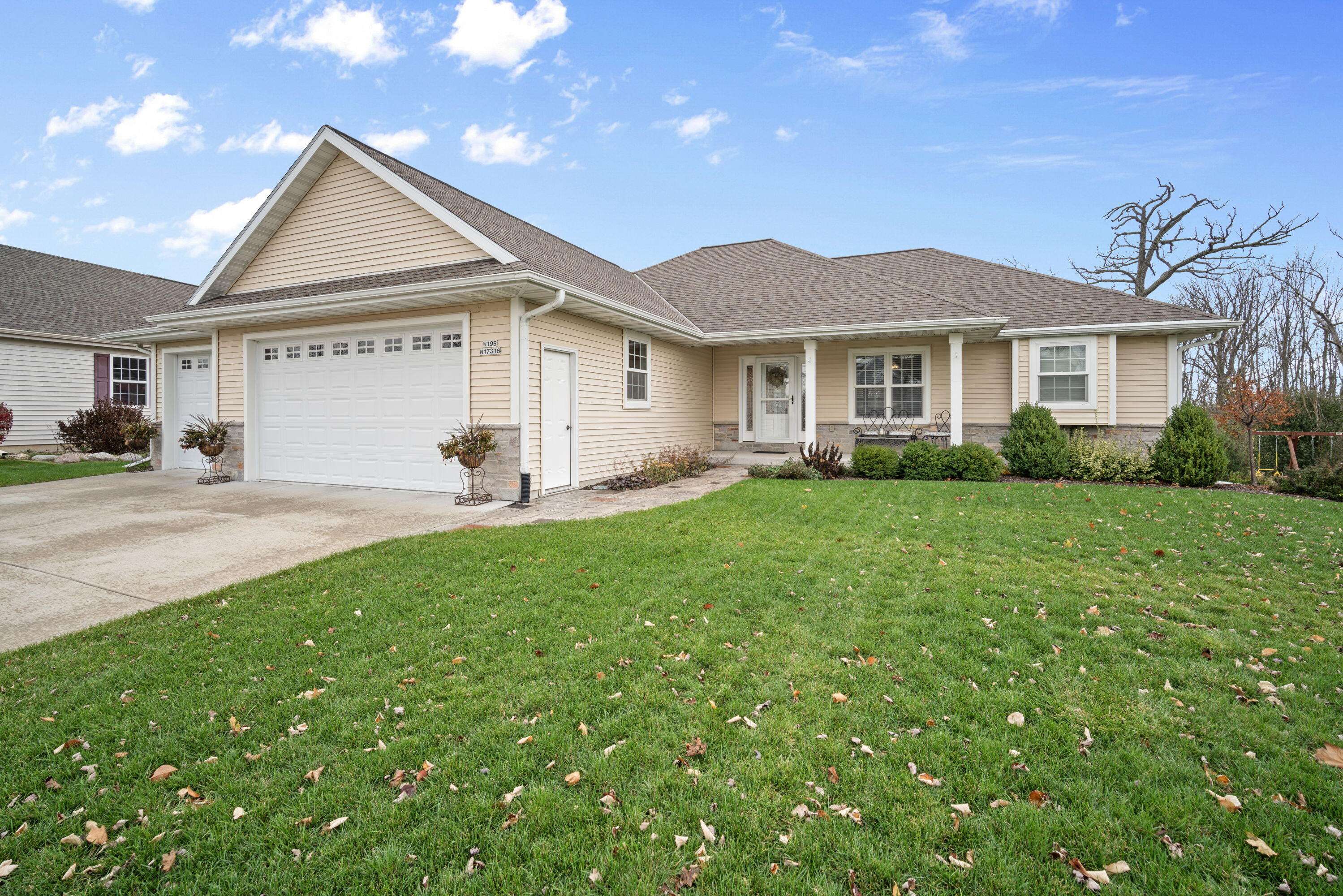 Jackson, WI 53037,W195N17316 English Oaks Dr