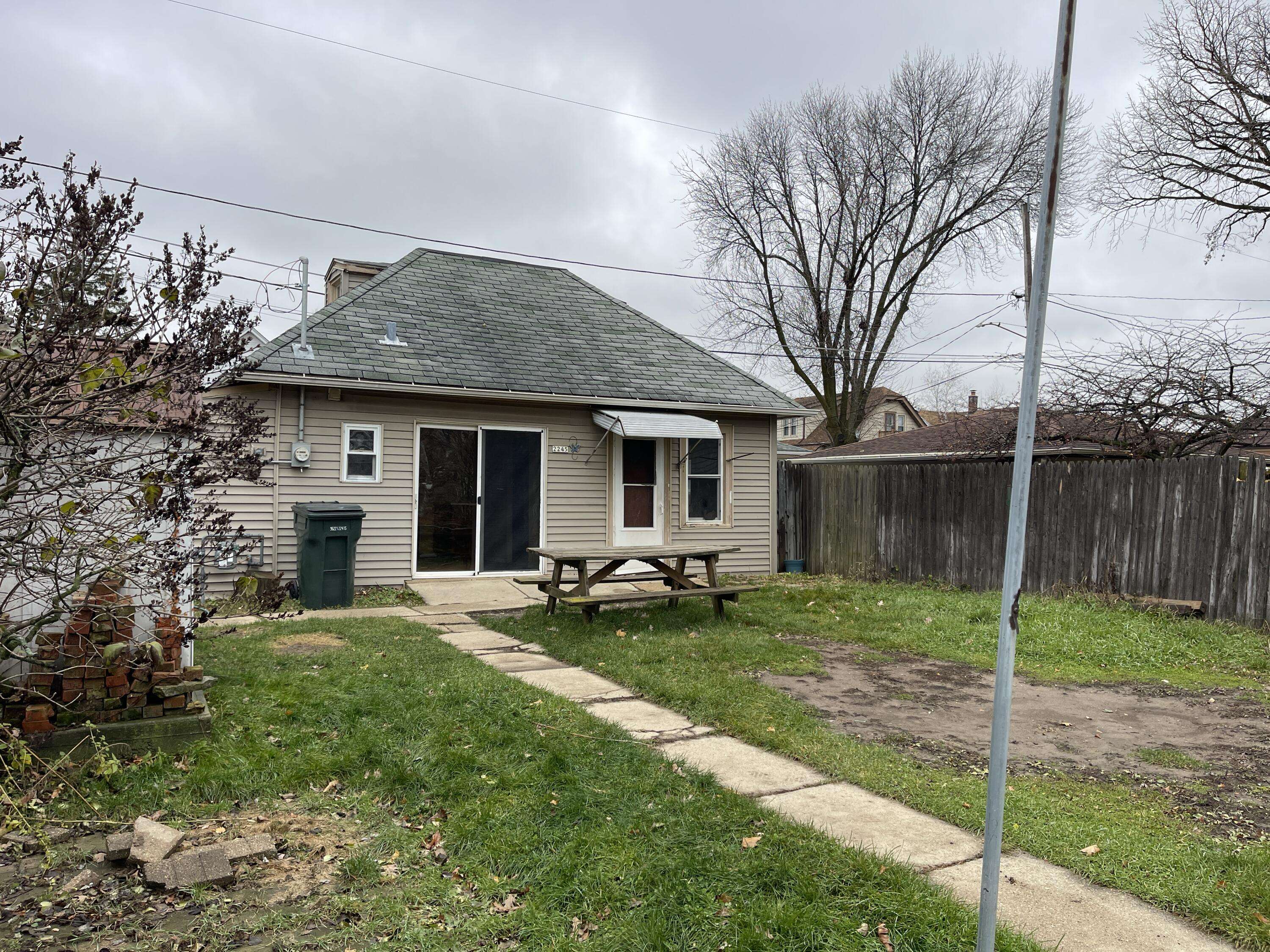 West Allis, WI 53219,2245 S 65th St
