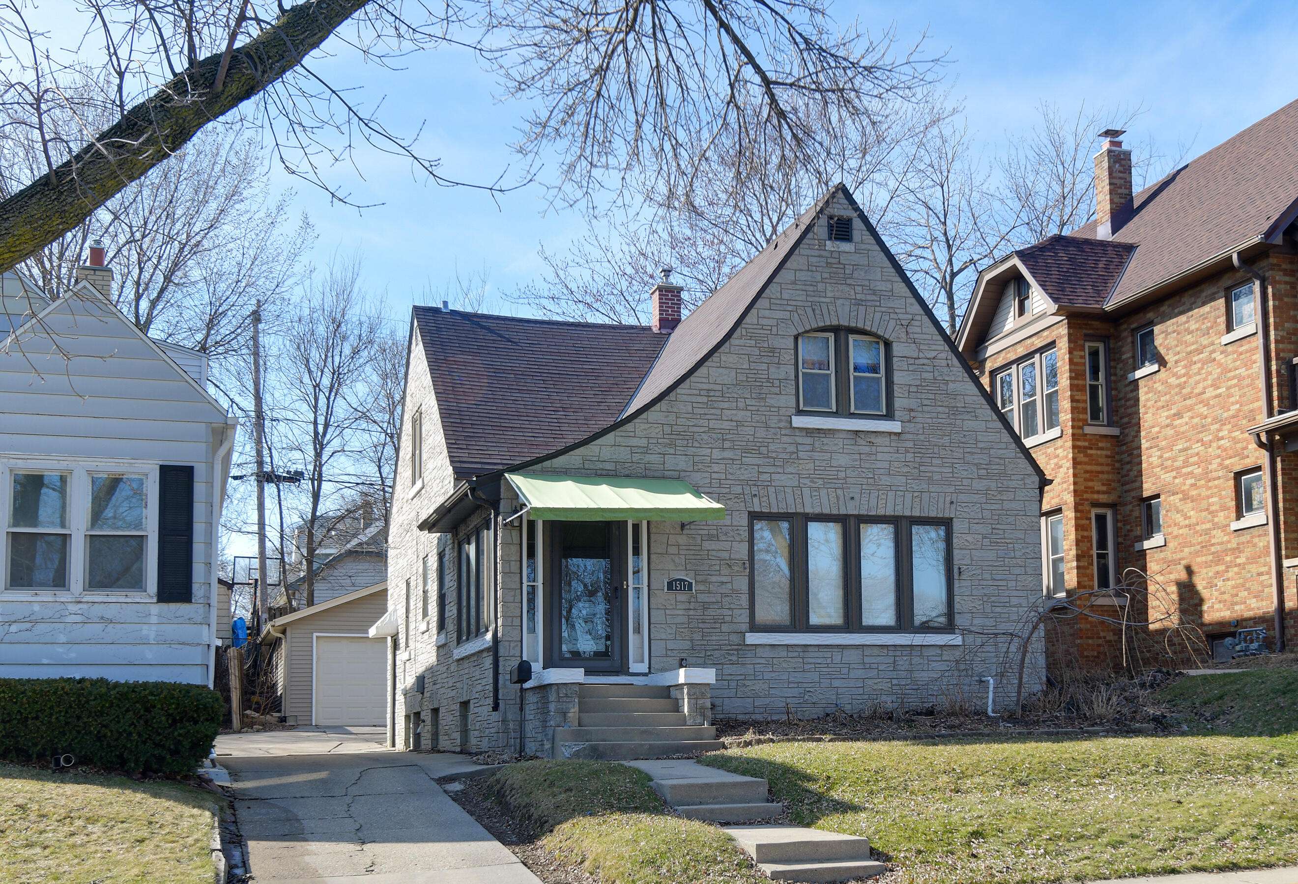 West Allis, WI 53214,1517 S 62nd St