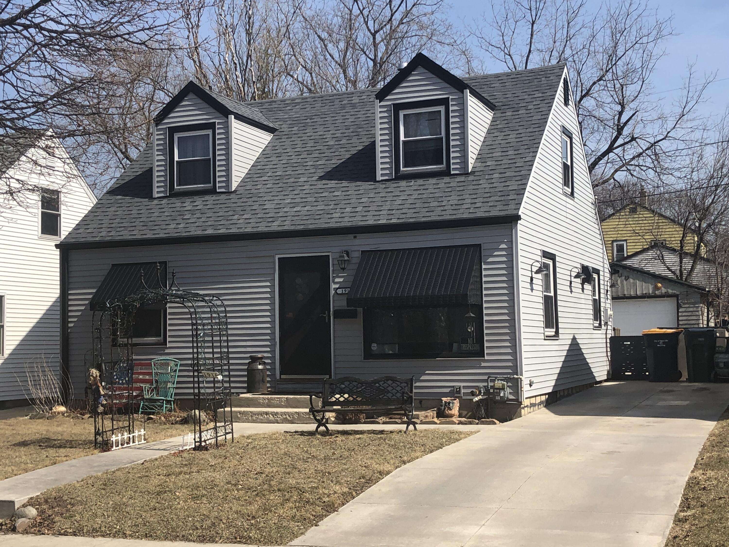 West Allis, WI 53227,1916 S 98th St