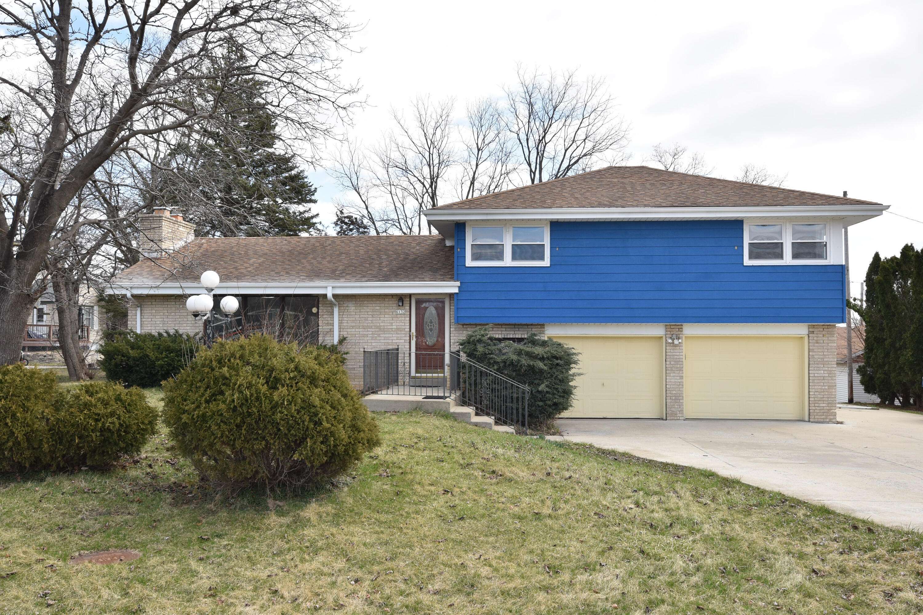 Milwaukee, WI 53225,6132 N 115th St