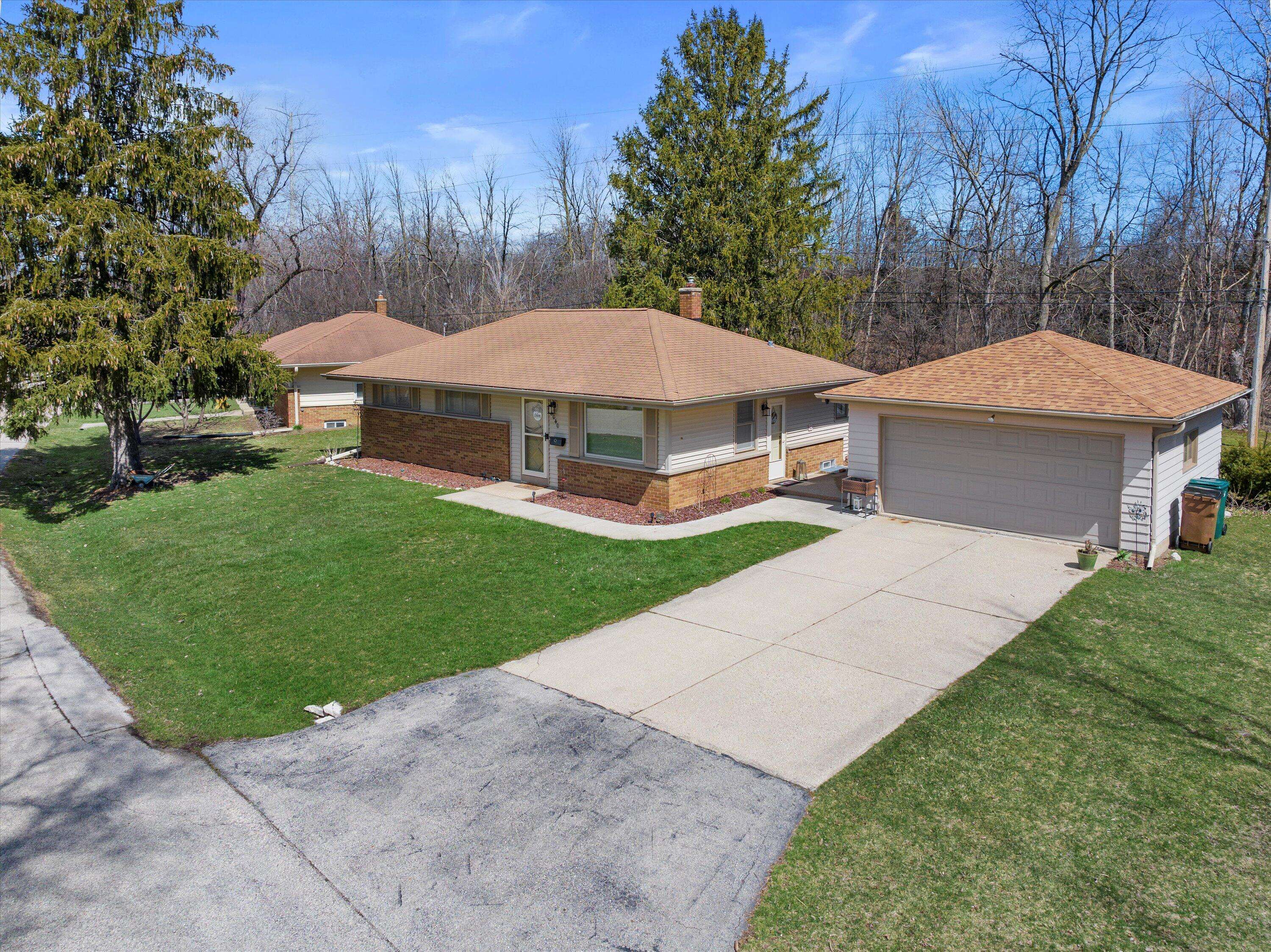 Glendale, WI 53209,6040 N Sidney Pl