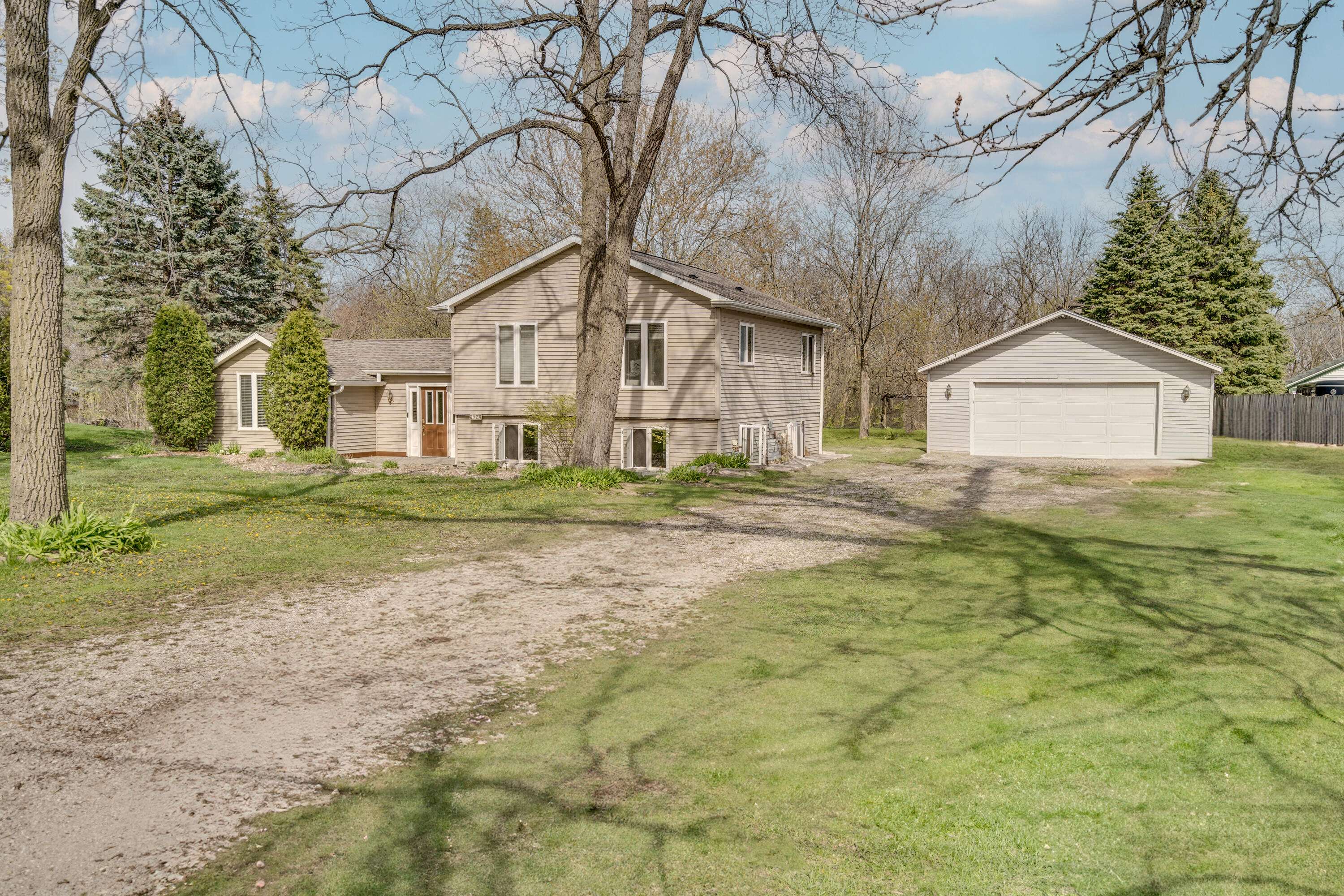 Pleasant Prairie, WI 53158,8529 Cooper Rd