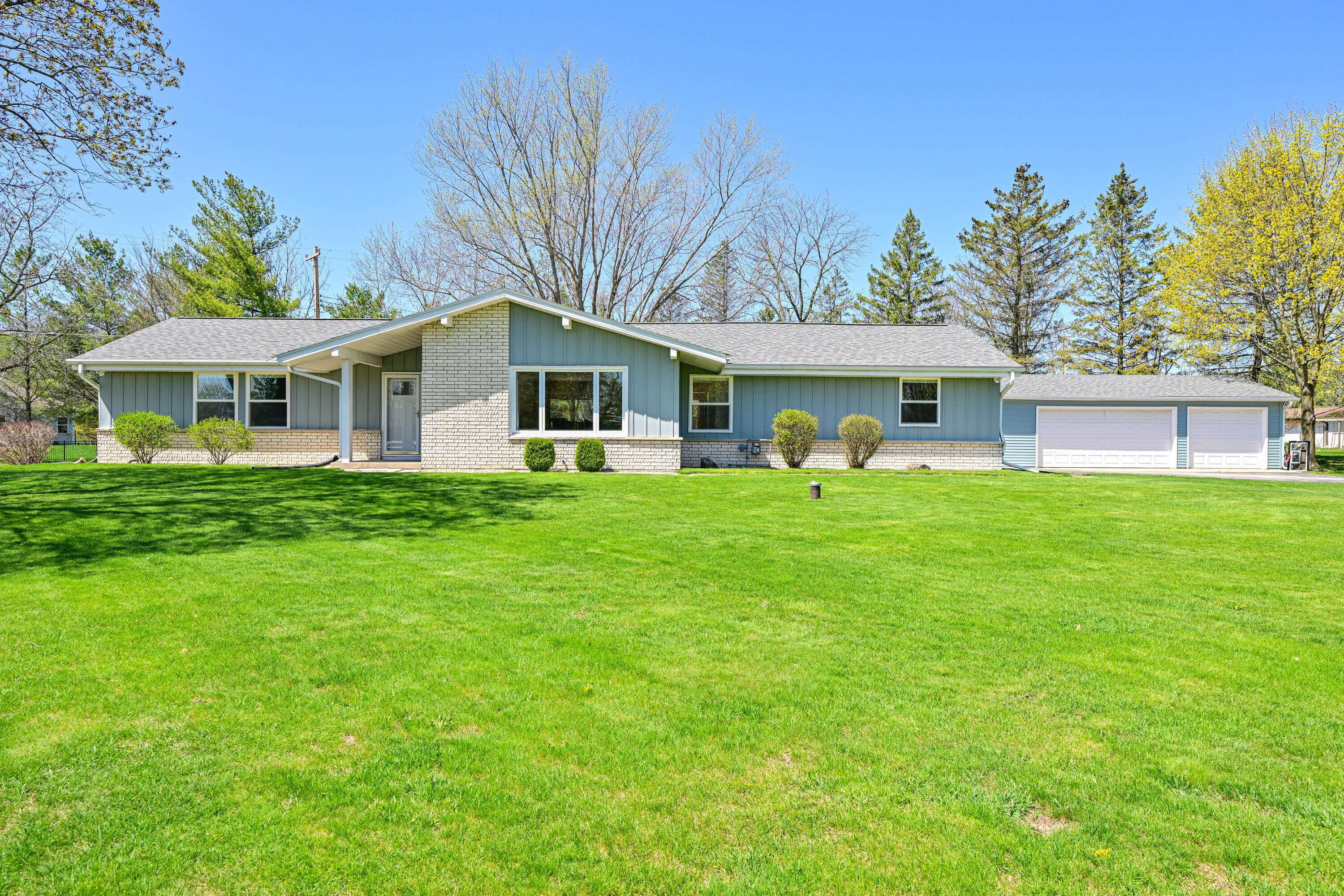 Pewaukee, WI 53188,W271N402 Jills Dr