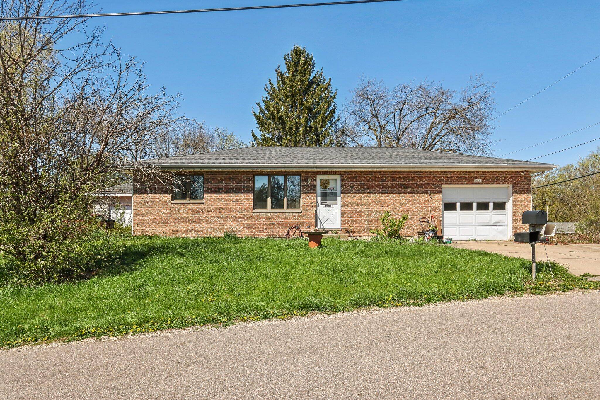 Bloomfield, WI 53105,N2443 Giles Dr