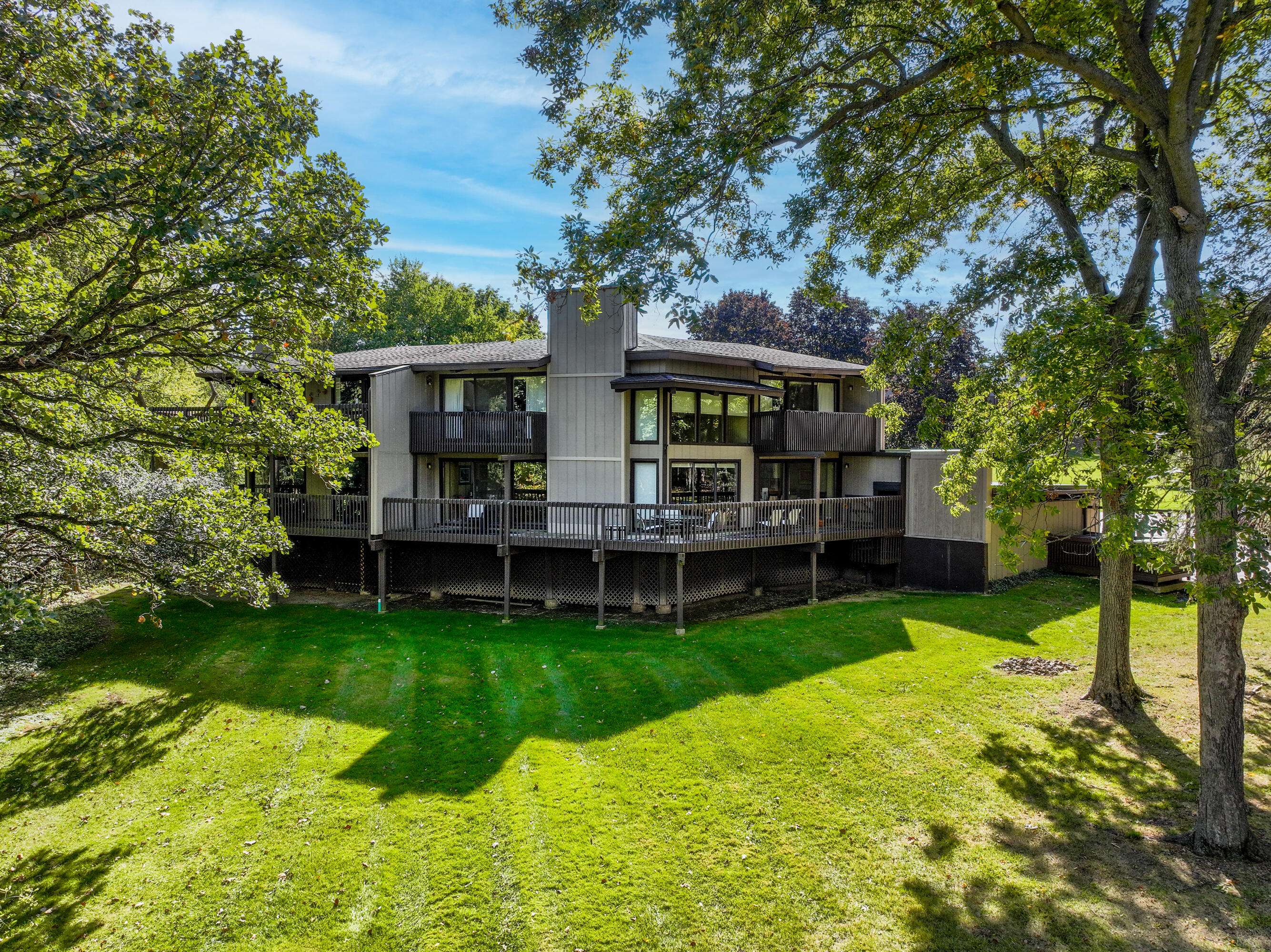 Fontana, WI 53125,890 Windsor Dr Unit I-1