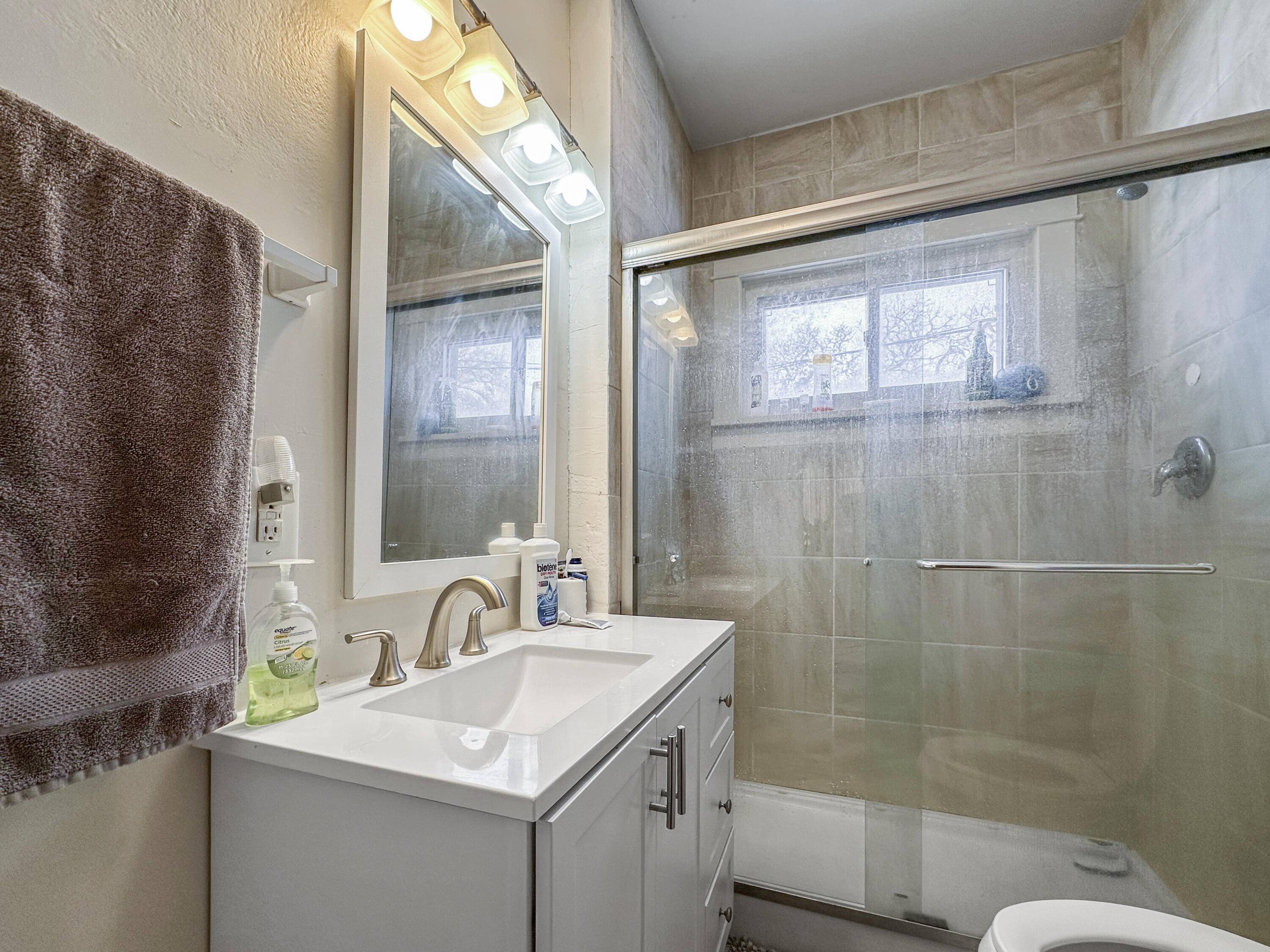 Darien, WI 53114,39 N Walworth St