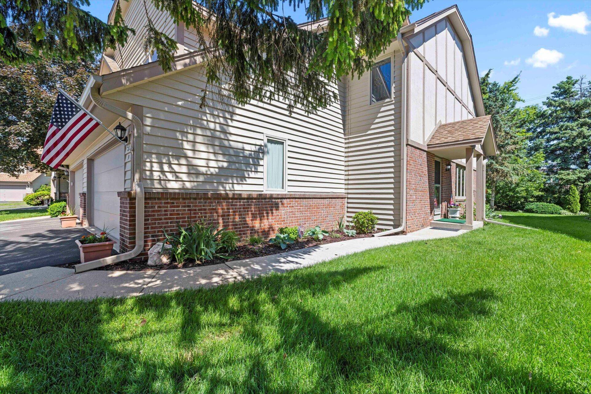 Pewaukee, WI 53072,N34W23866 Grace Ave Unit B