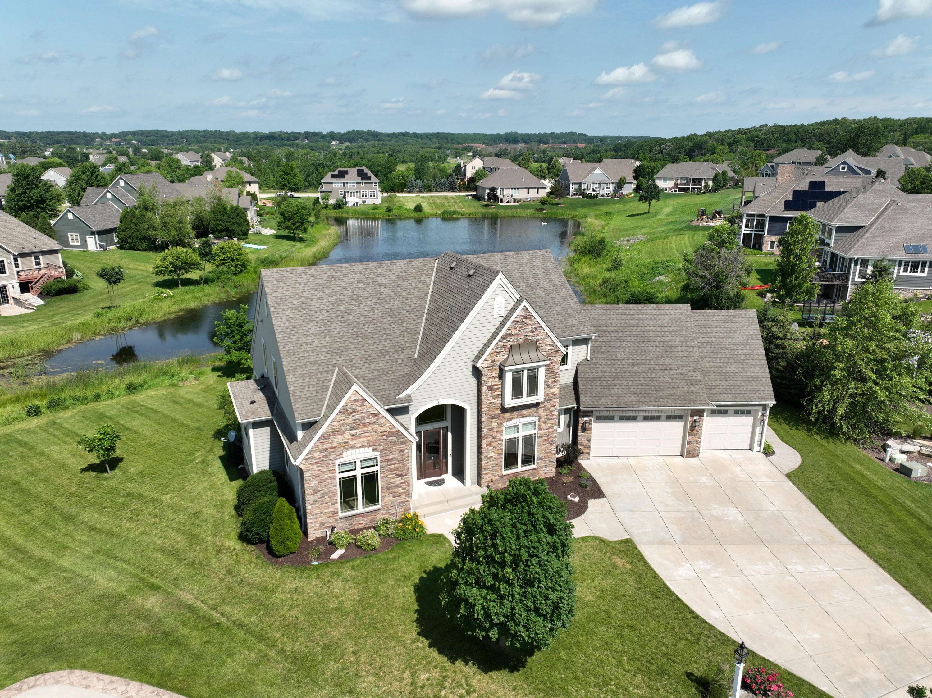 Waukesha, WI 53189,2908 Broken Arrow Ct