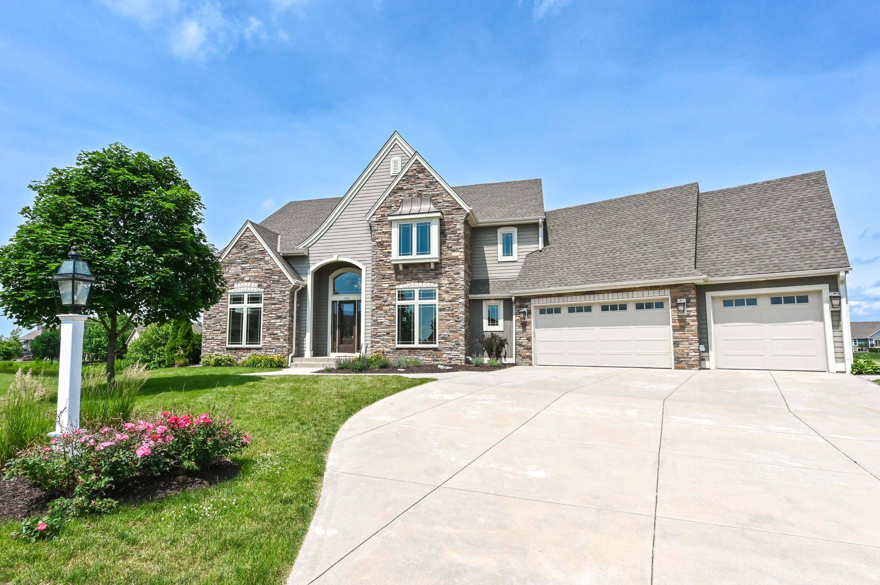 Waukesha, WI 53189,2908 Broken Arrow Ct