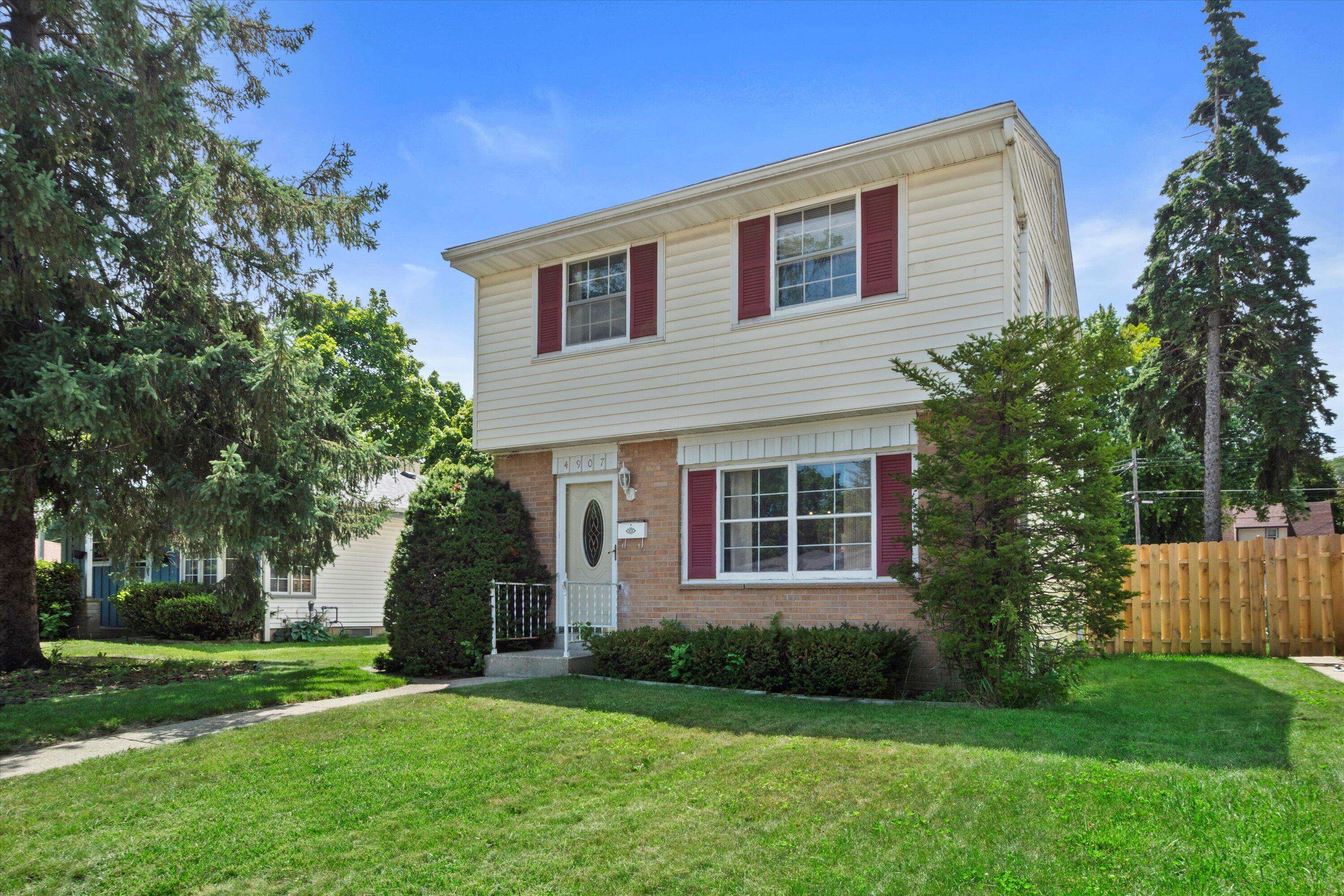 Milwaukee, WI 53225,4907 N 89th St