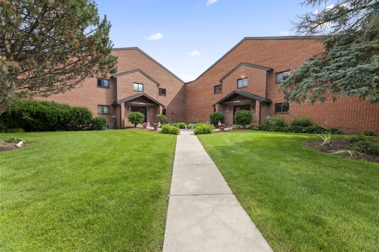 Sussex, WI 53089,N58W23861 Hastings Ct Unit 504