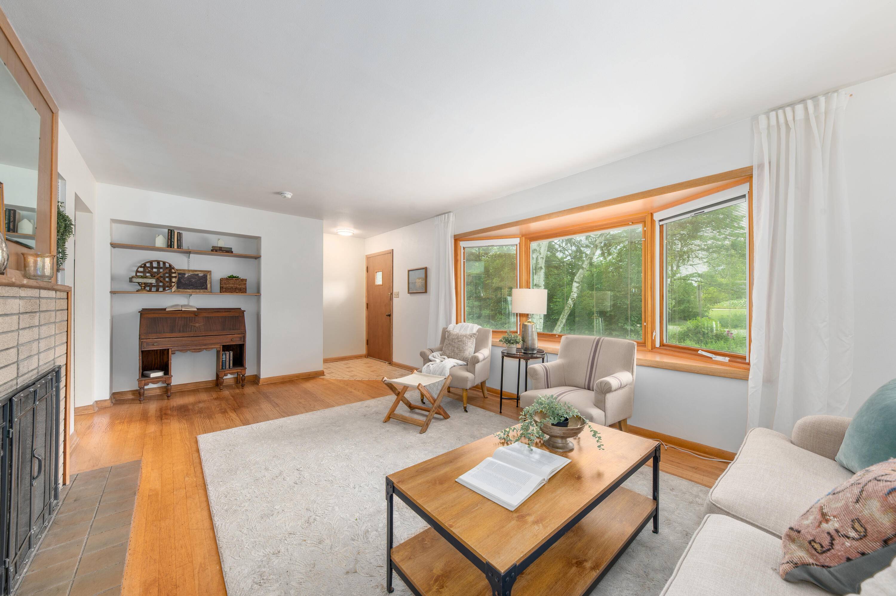 Mequon, WI 53092,10543 N Magnolia Dr