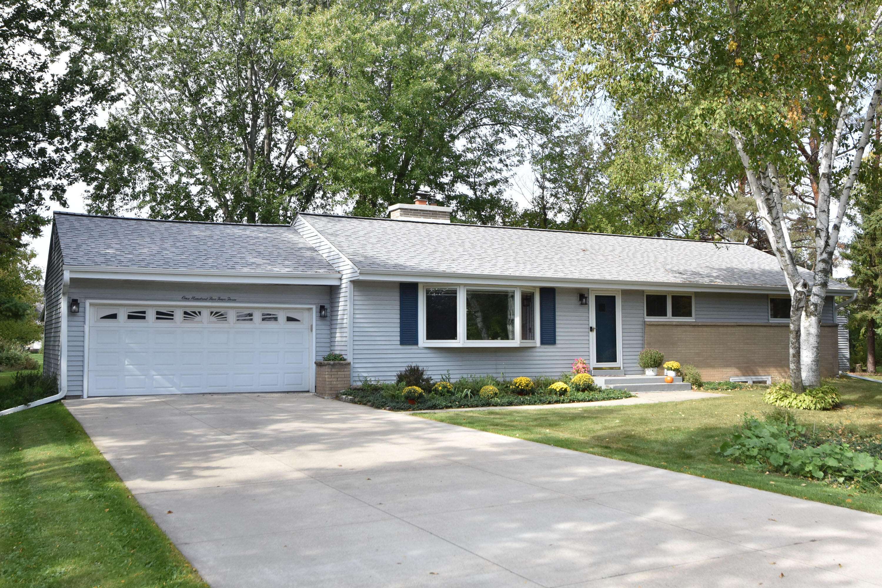 Mequon, WI 53092,10543 N Magnolia Dr