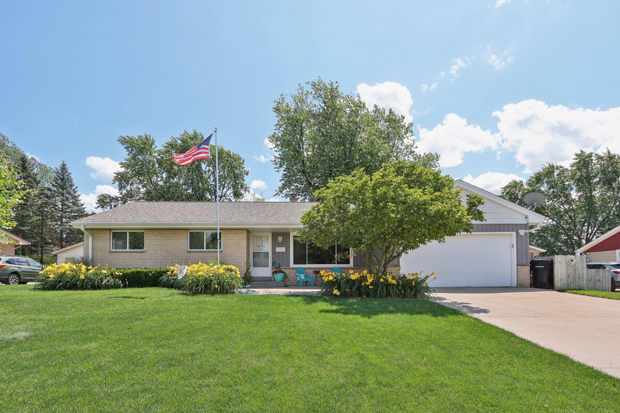 Brown Deer, WI 53223,5355 W Donna Dr