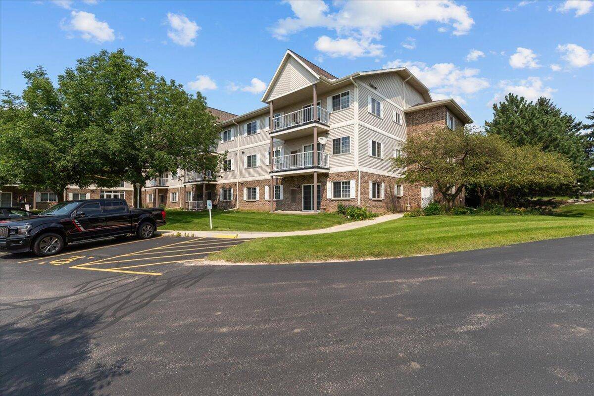 Slinger, WI 53086,140 W Commerce Blvd Unit 304