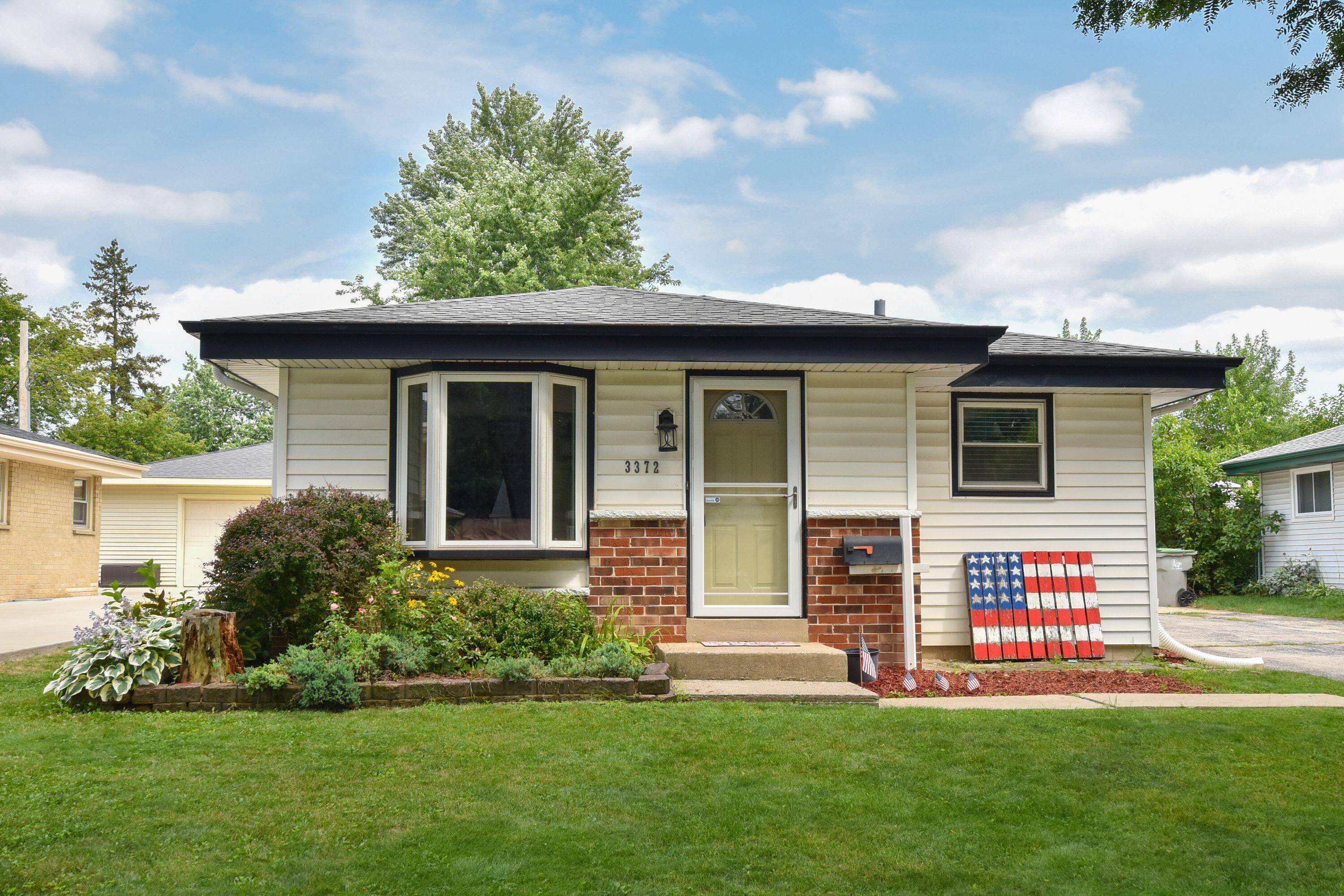 Milwaukee, WI 53227,3372 S 93rd St
