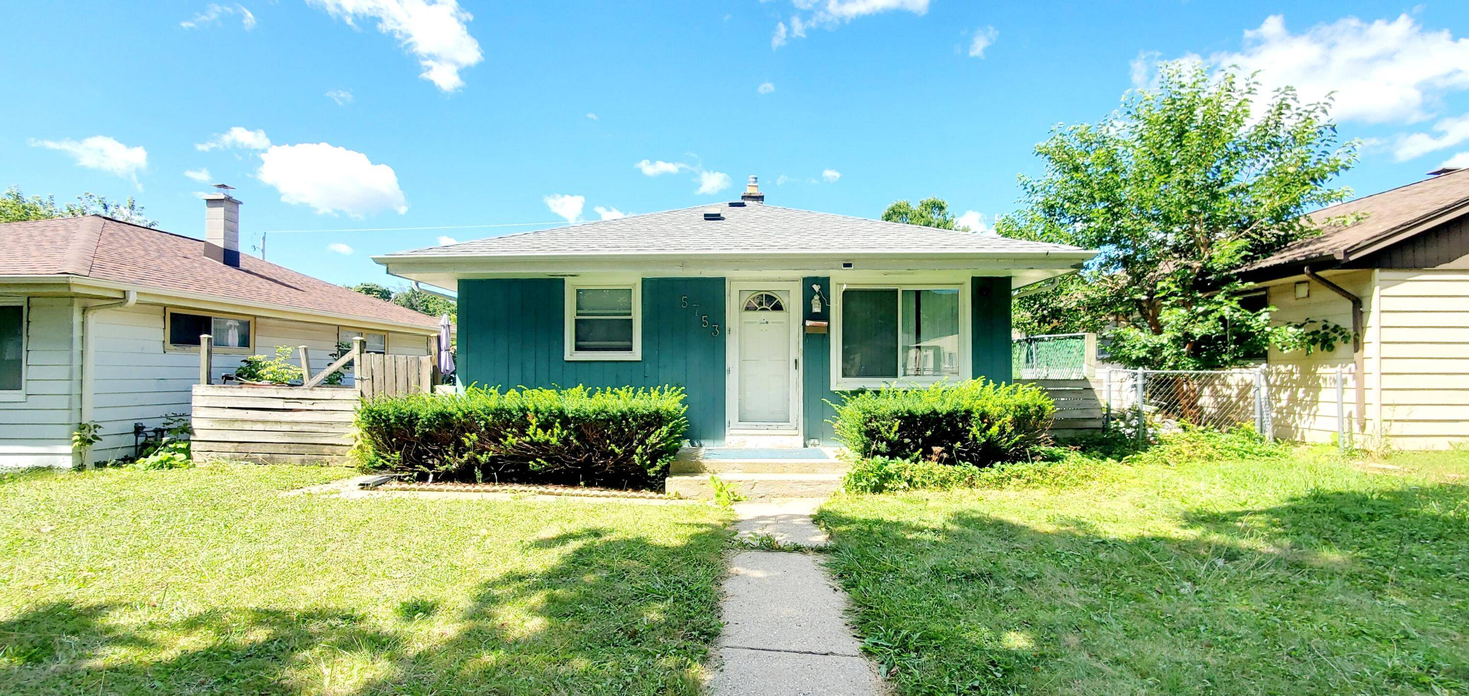 Milwaukee, WI 53225,5753 N 95th St