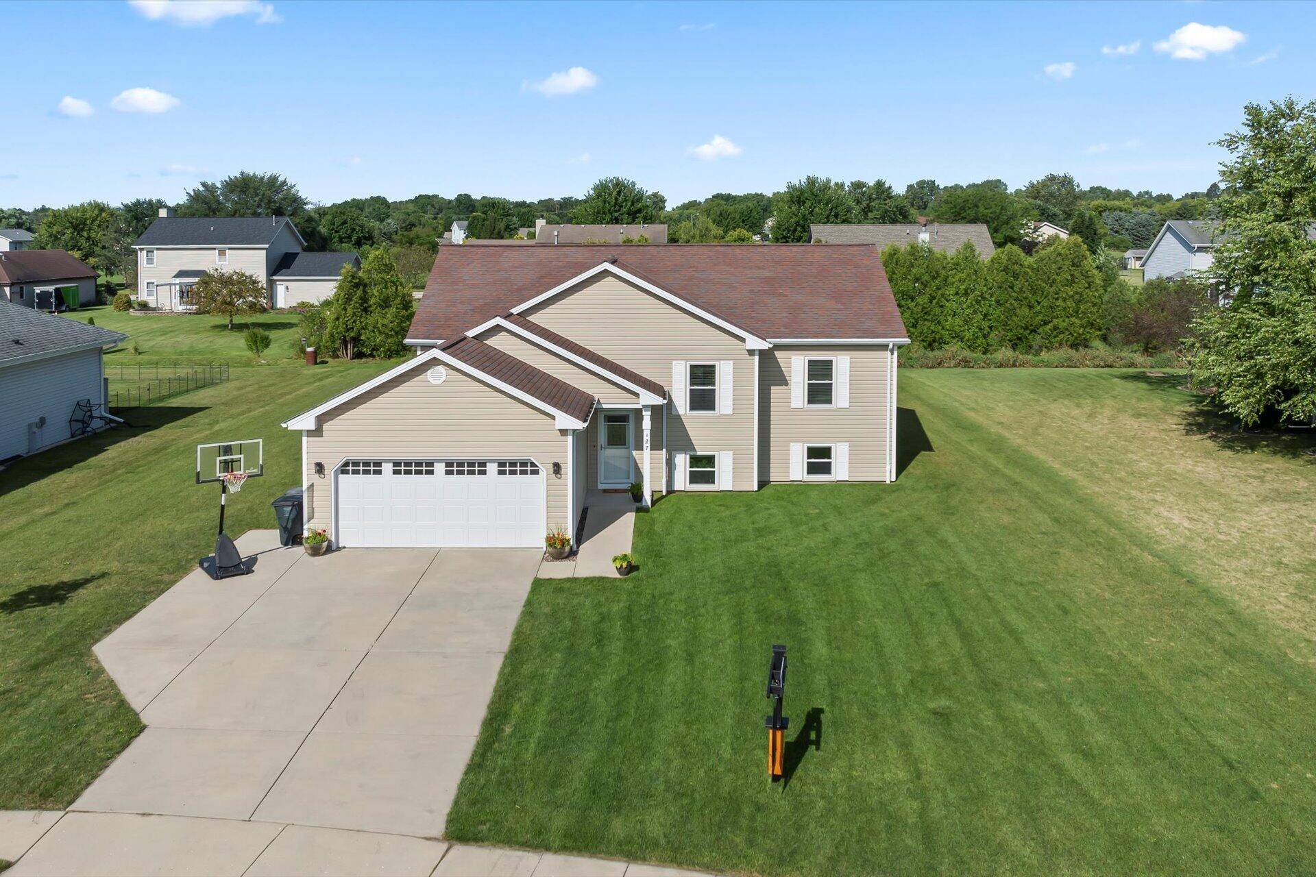 Mukwonago, WI 53149,127 Amanda Ct