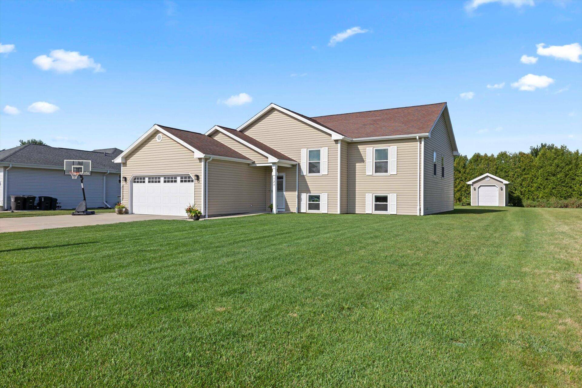 Mukwonago, WI 53149,127 Amanda Ct