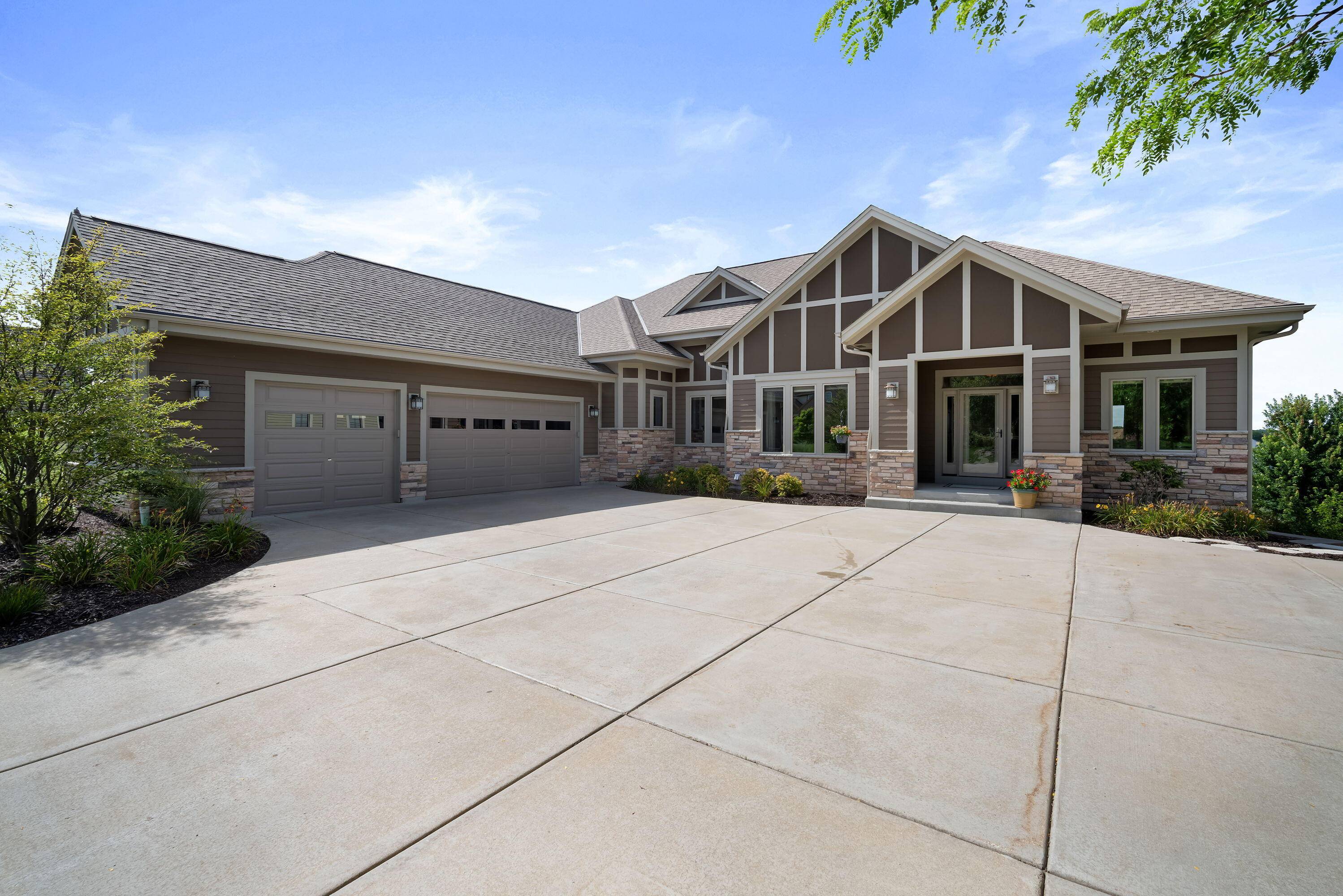 Waukesha, WI 53188,3926 Oakmont Trl