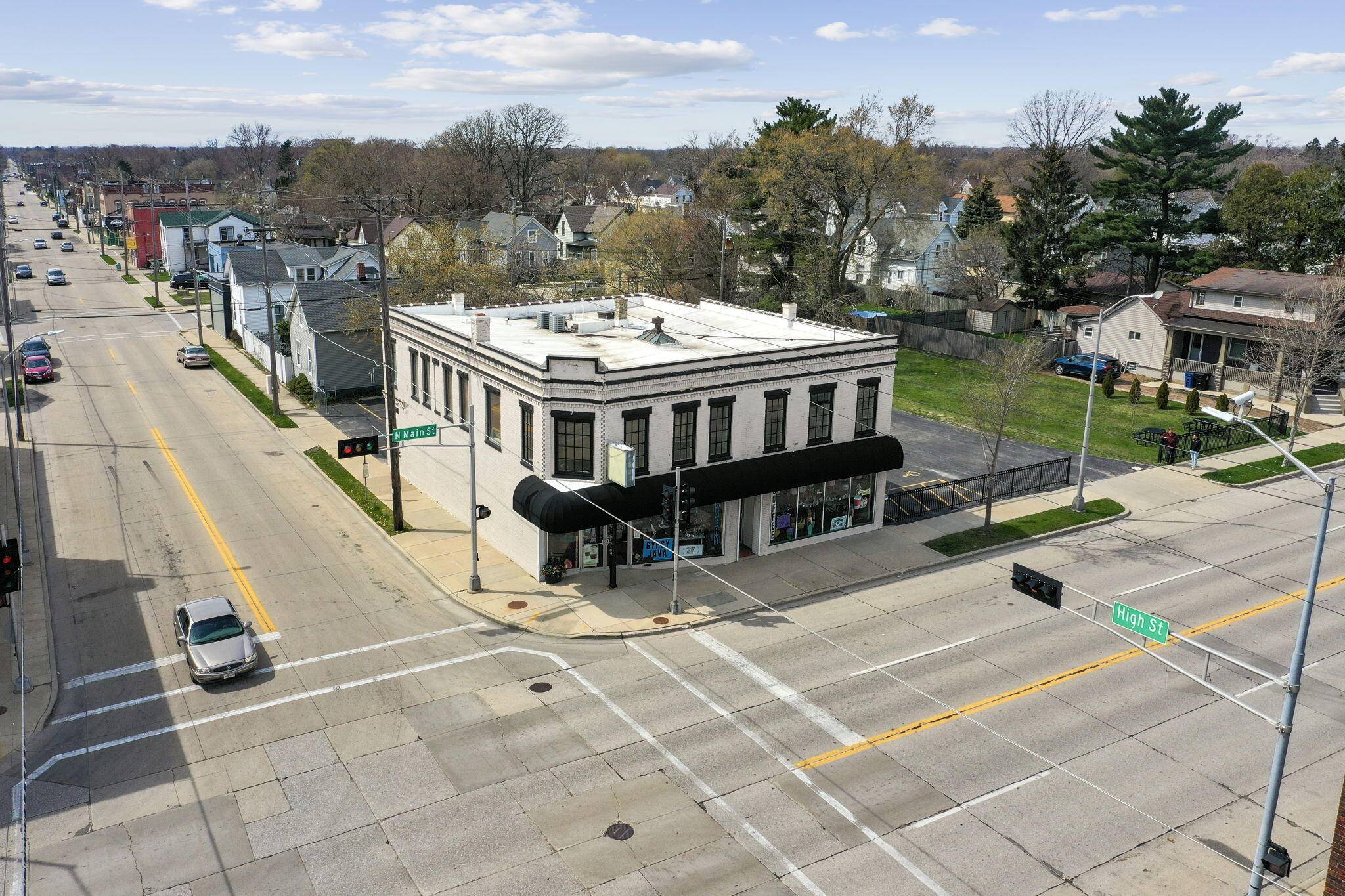 Racine, WI 53402,1700 N Main St