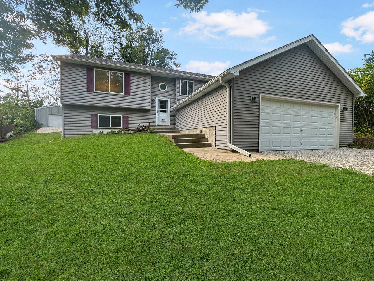 Bloomfield, WI 53128,W182 Tulip Dr