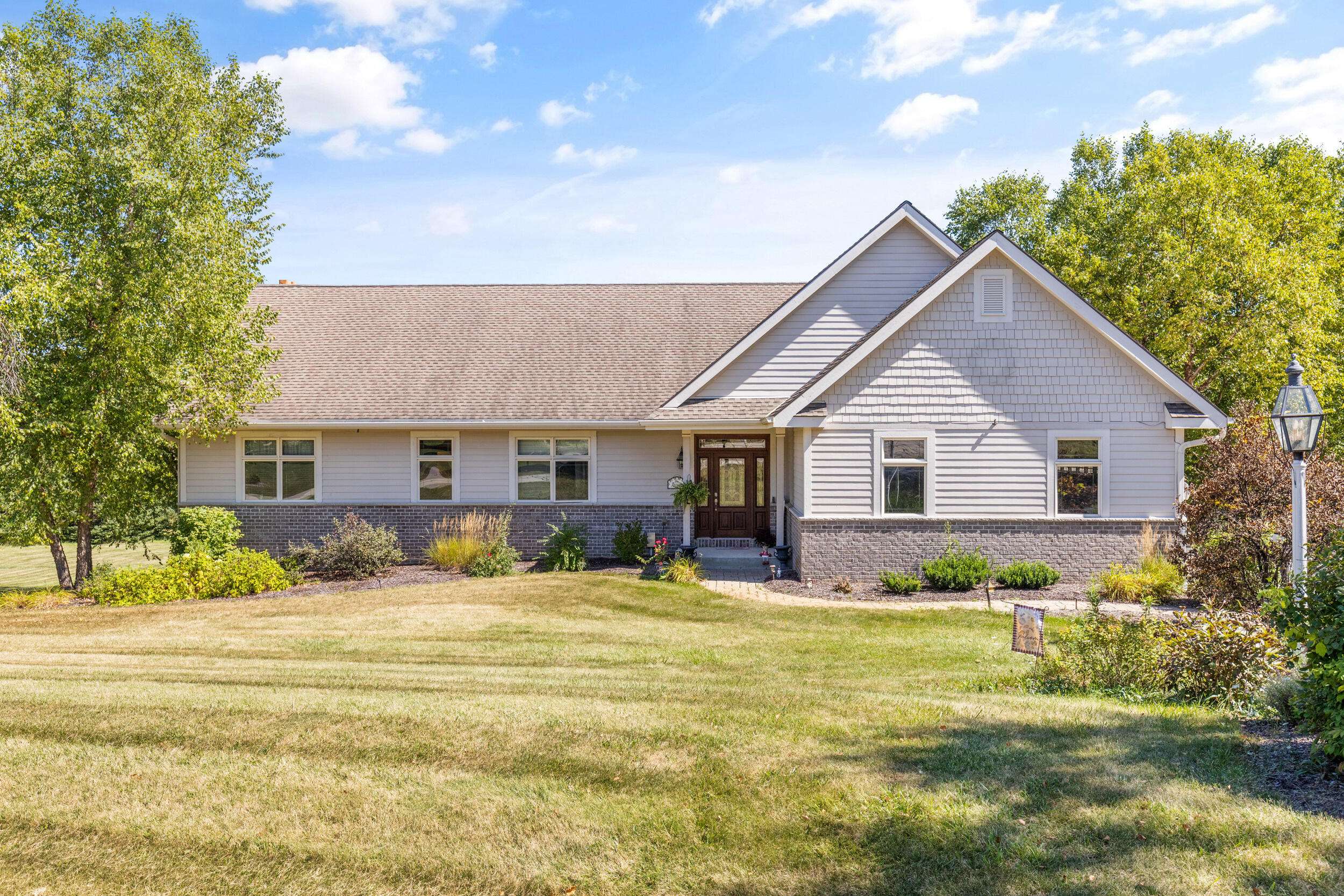 Delafield, WI 53018,66 Meadow Ln