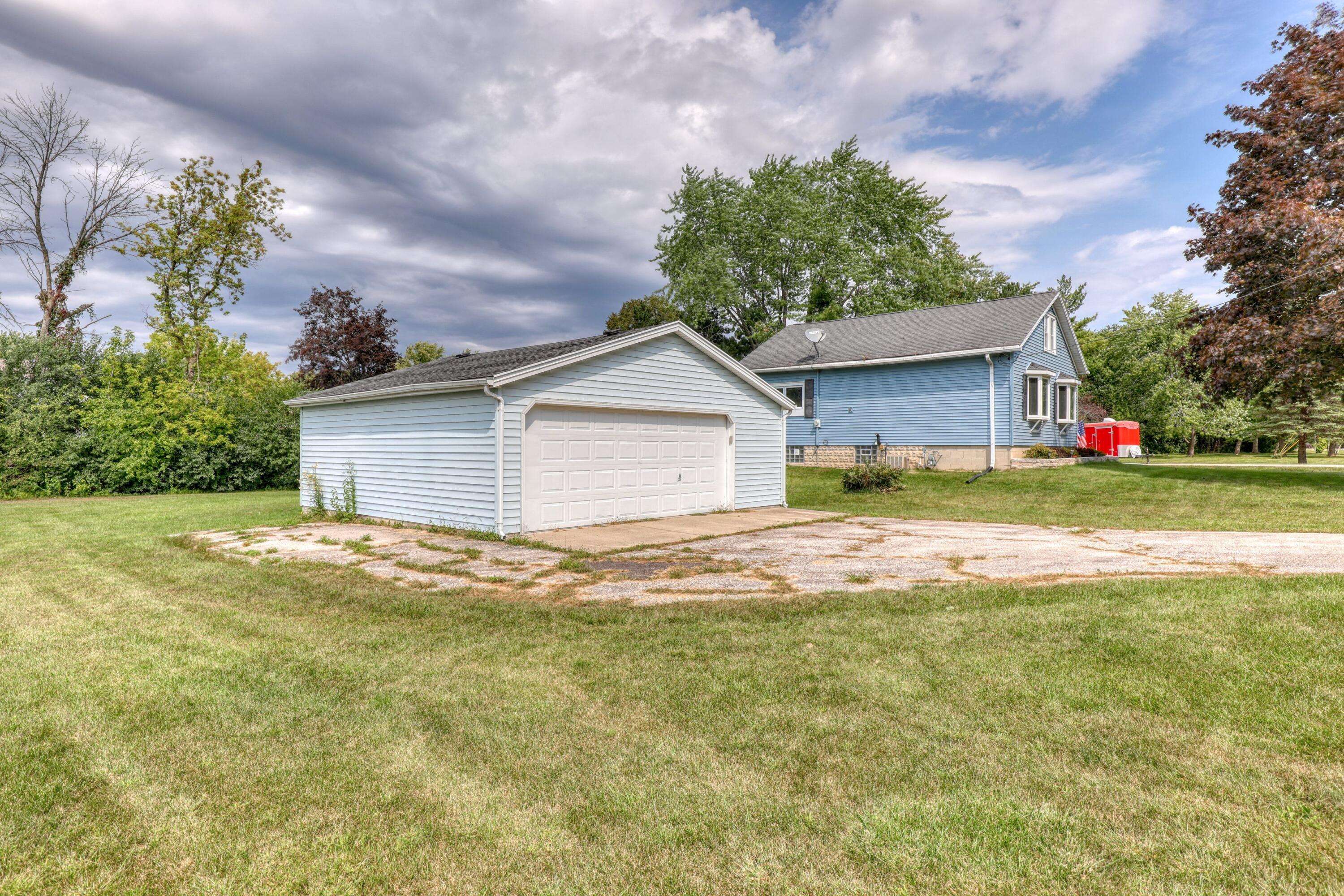 Franklin, WI 53132,11932 W Woods Rd