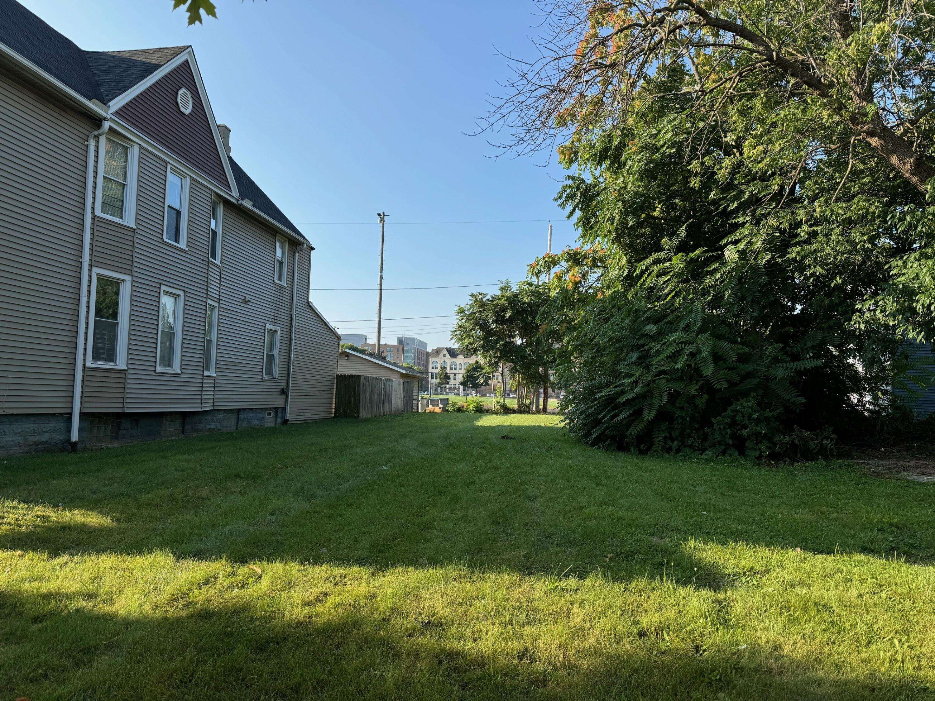 Milwaukee, WI 53233,1821 W State St