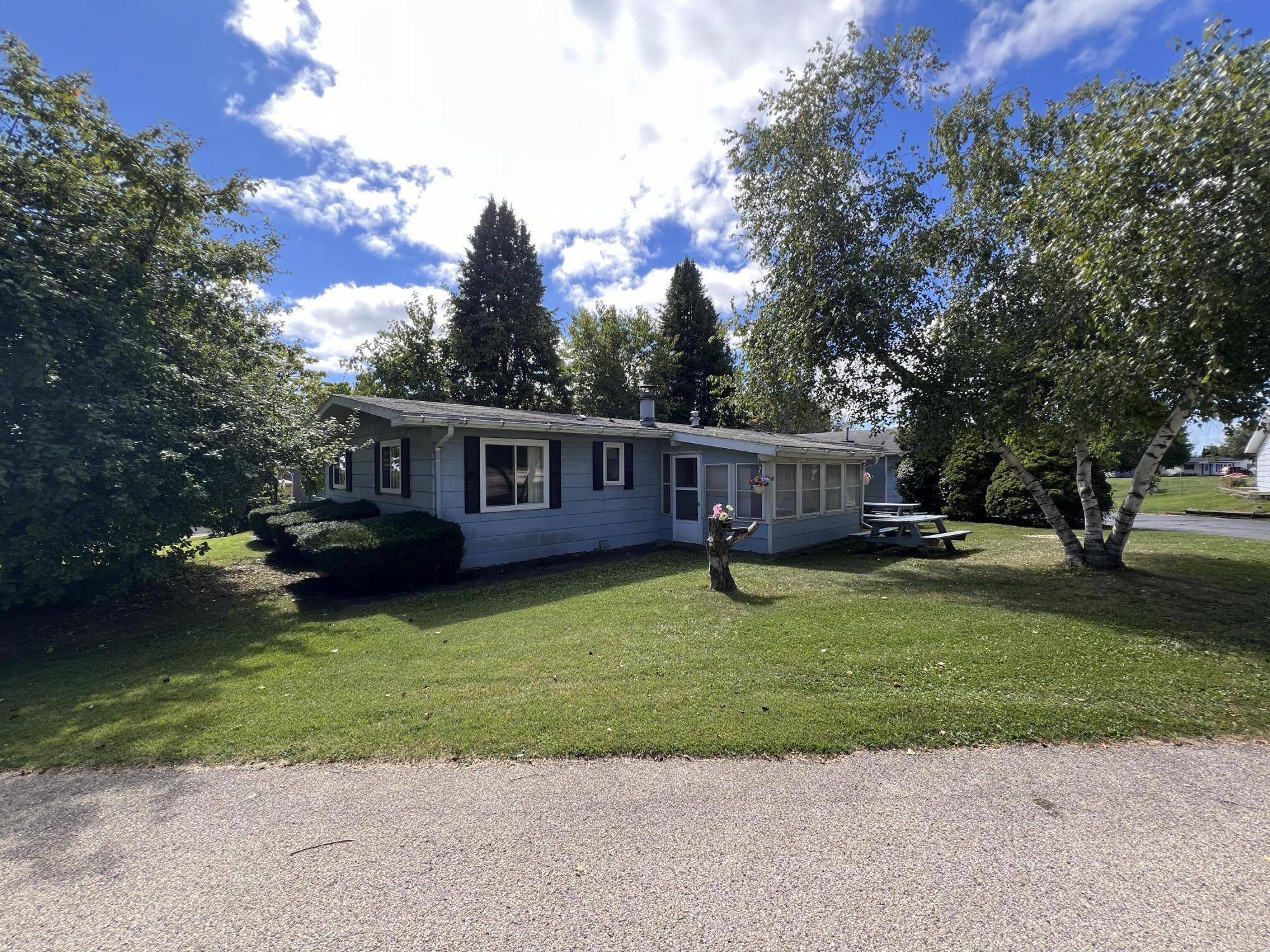 Lyons, WI 53105,1422 Liberty Ln