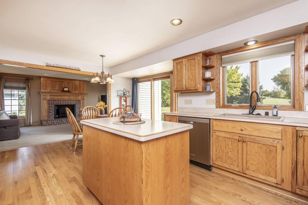 Waukesha, WI 53189,2804 River Point Ct