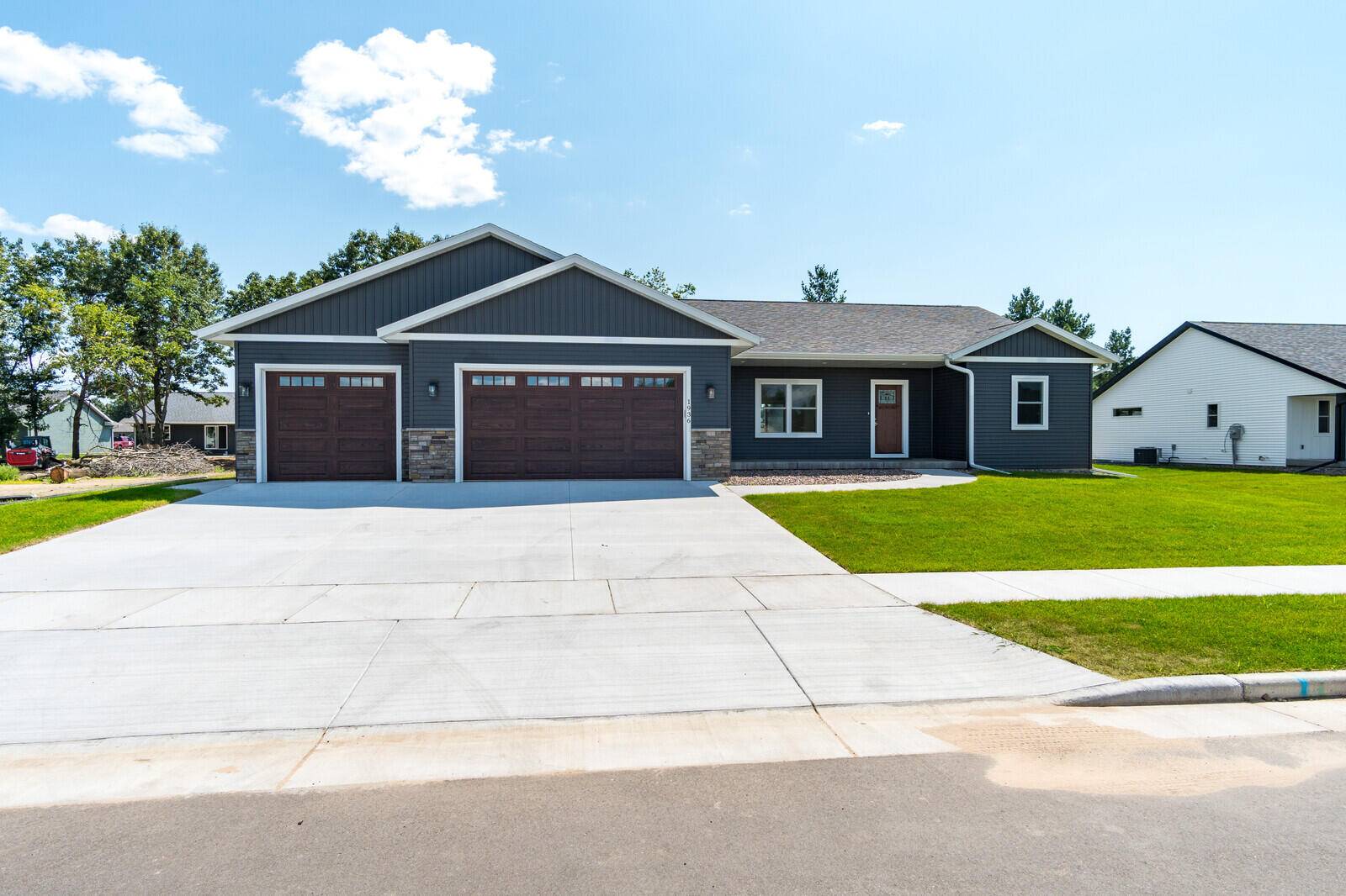 Holmen, WI 54636,1936 Golden Gate Way