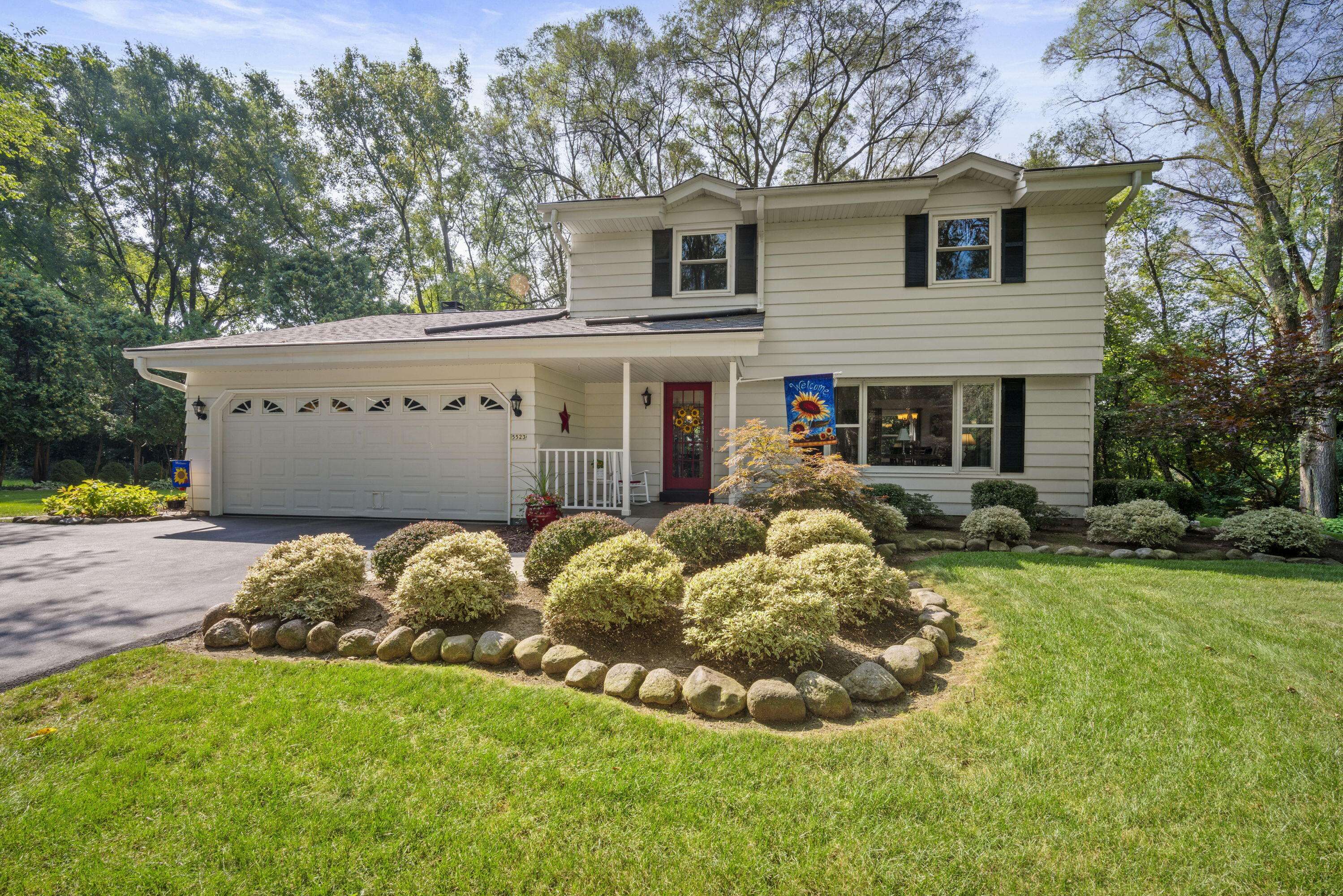 Mequon, WI 53092,5523 W Cairdel Ln