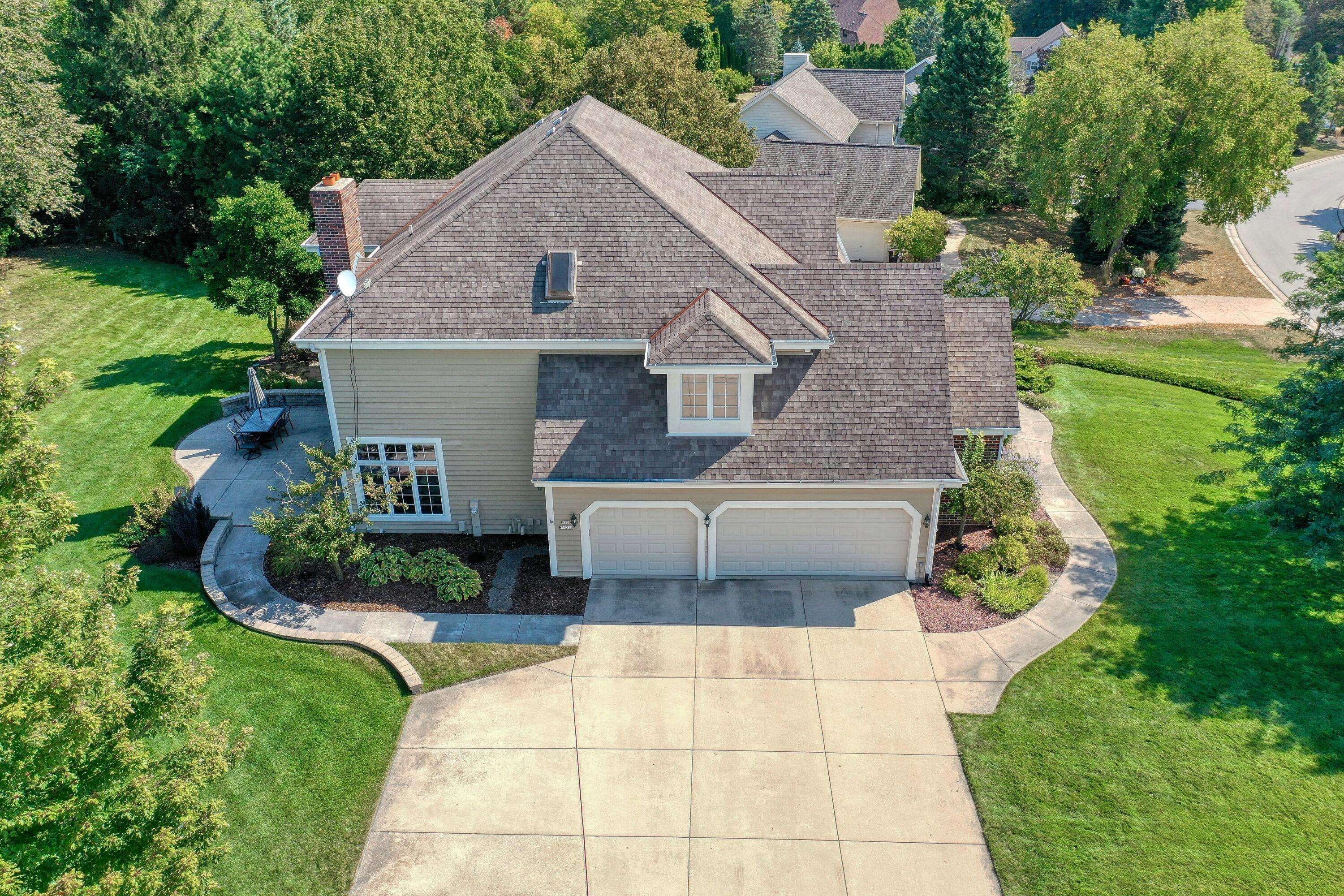 Pewaukee, WI 53072,N33W23234 Greenbriar Rd