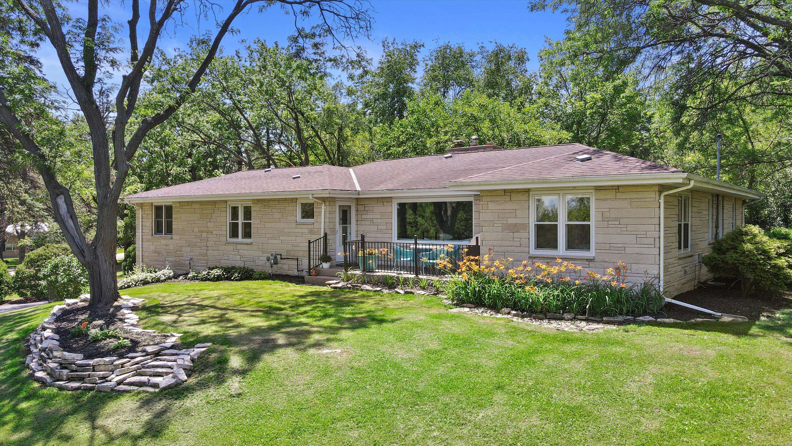 Delafield, WI 53072,W280N1375 Cloverleaf Ln