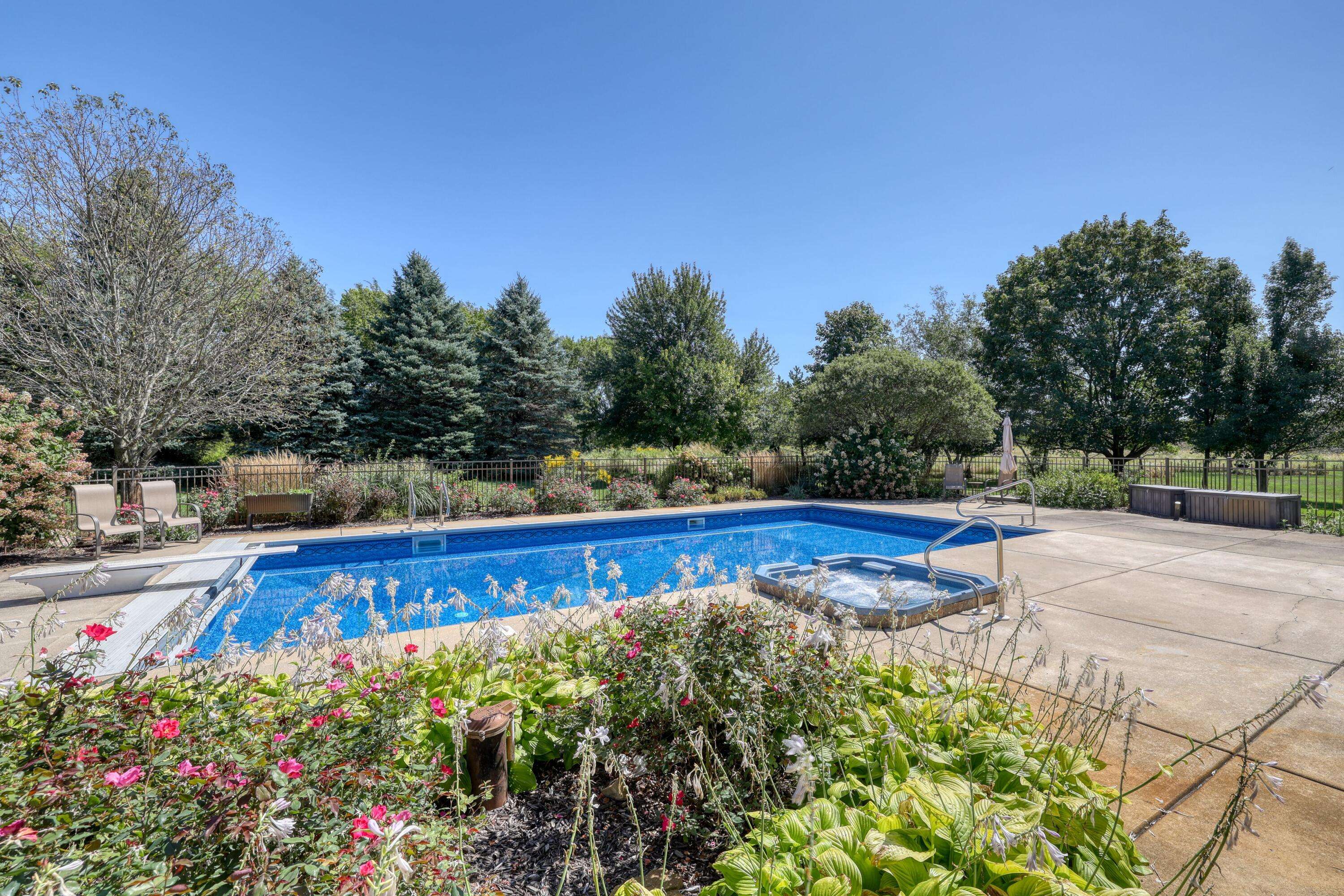 Delafield, WI 53072,W290N3642 Tall Tree Ct