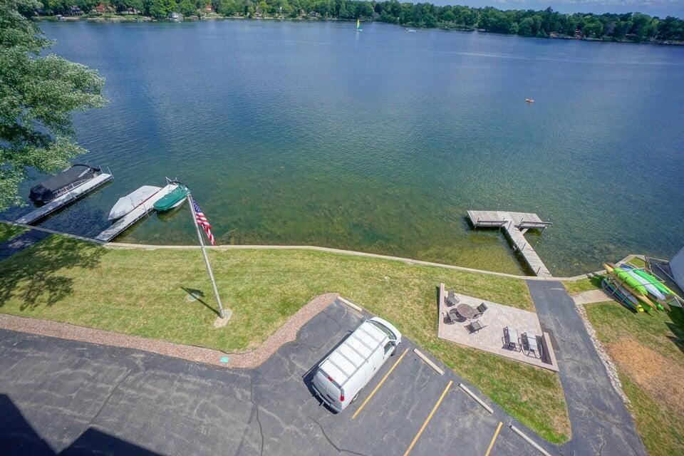 Oconomowoc, WI 53066,333 N Lake Rd Unit 407