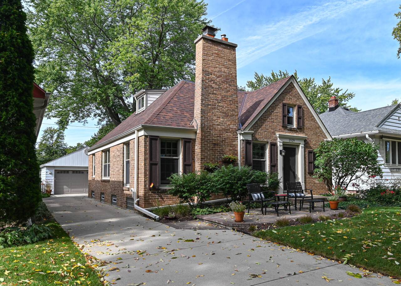 Wauwatosa, WI 53213,2529 N 66th St