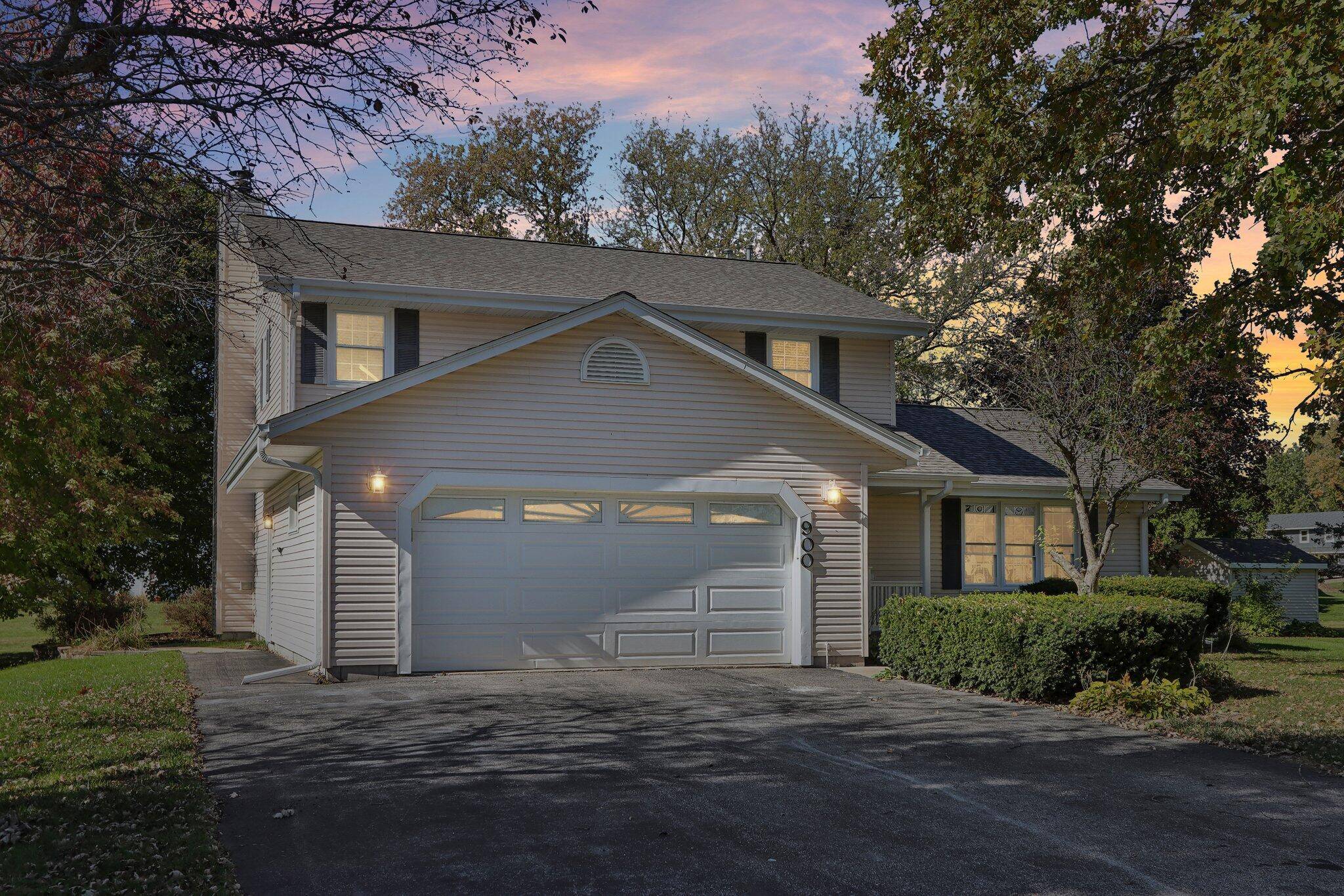 Oconomowoc, WI 53066,900 Timberline Ct W