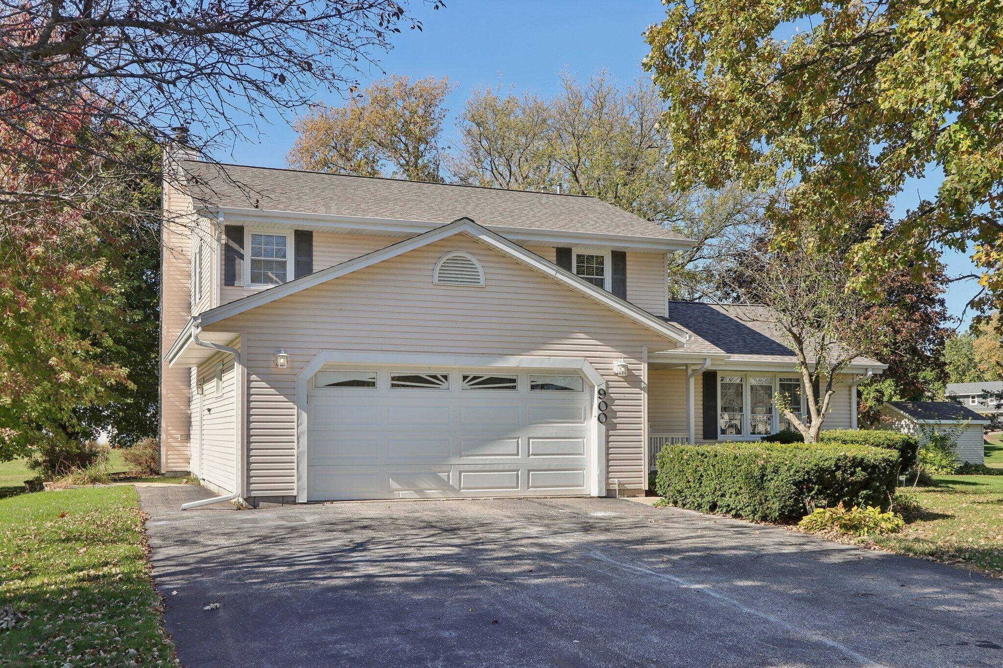 Oconomowoc, WI 53066,900 Timberline Ct W