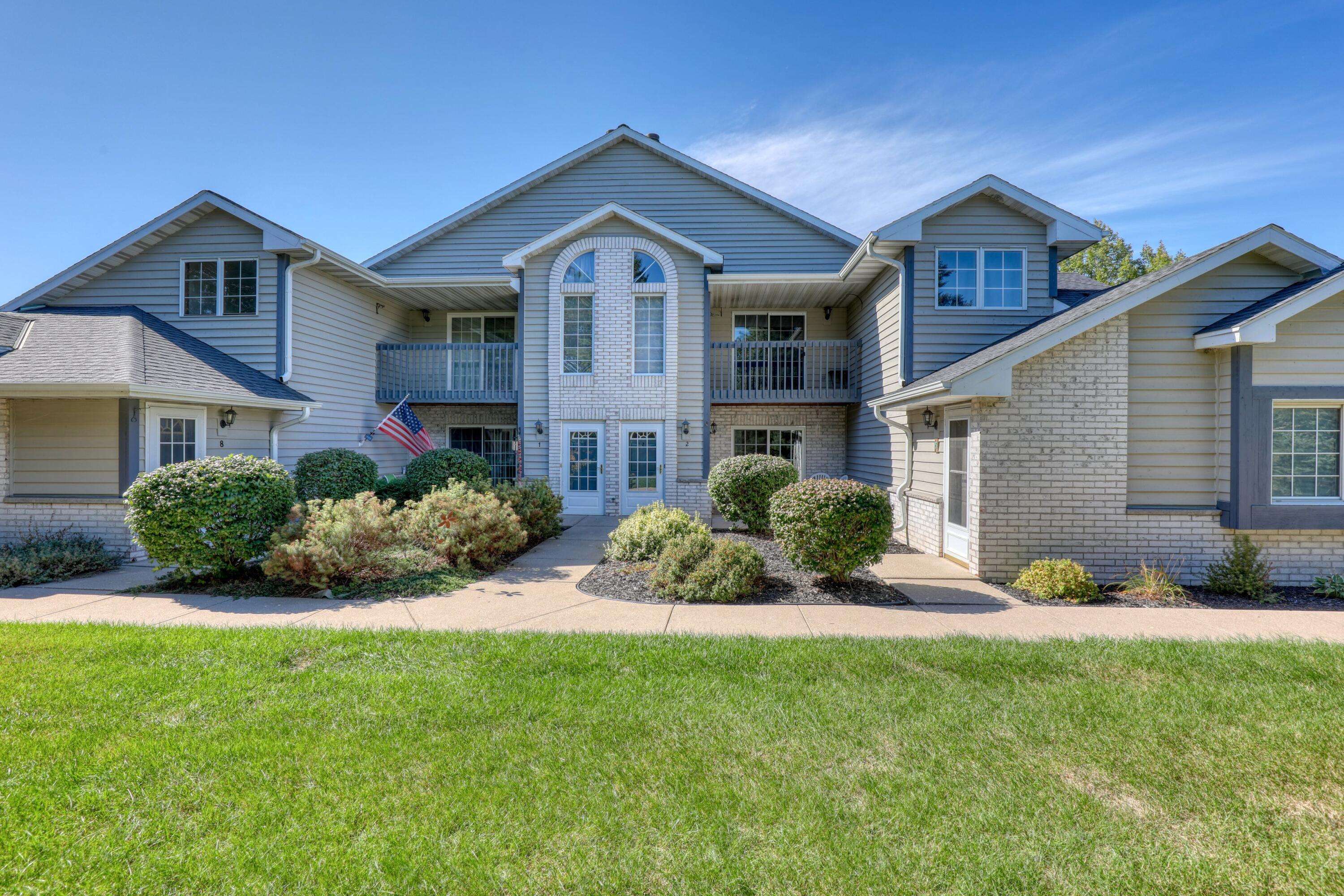 Pewaukee, WI 53072,W240N2566 E Parkway Meadow Cir Unit 2