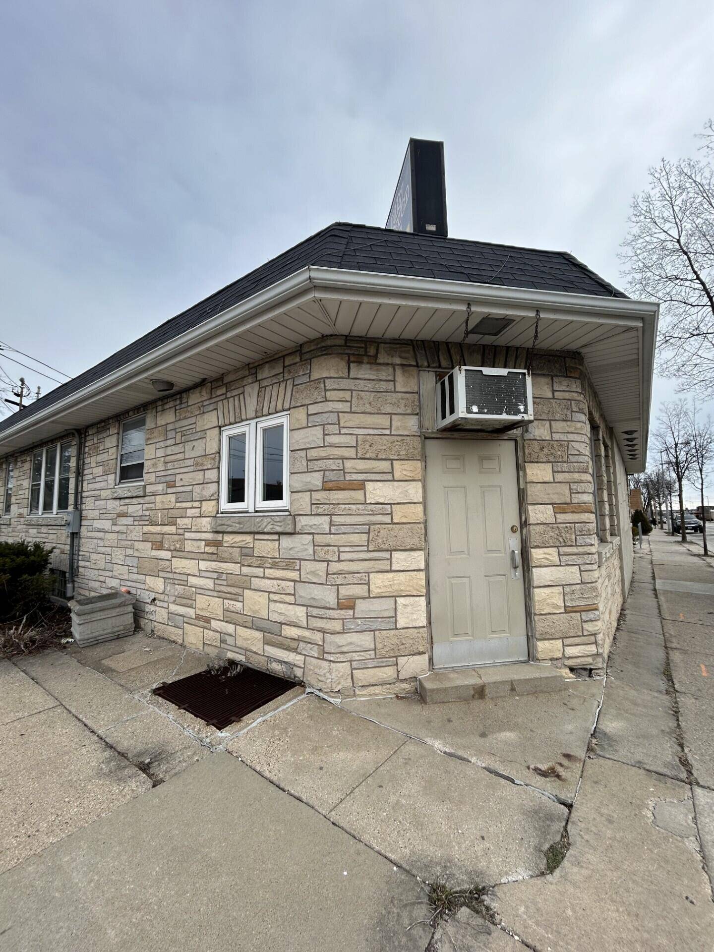 West Allis, WI 53219,5632 W Burnham St