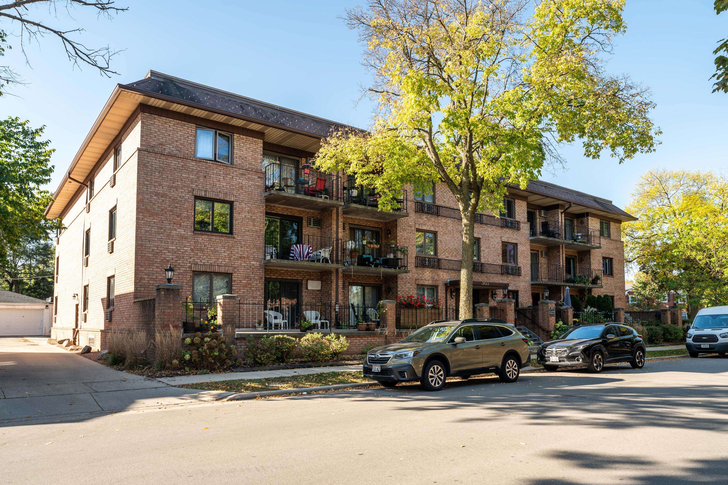 Whitefish Bay, WI 53217,303 E Henry Clay St Unit 205