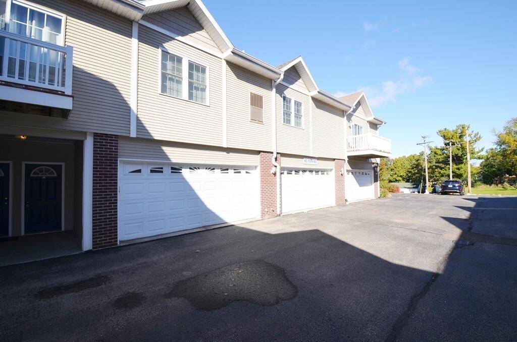 Whitewater, WI 53190,327 E Clay St Unit 26