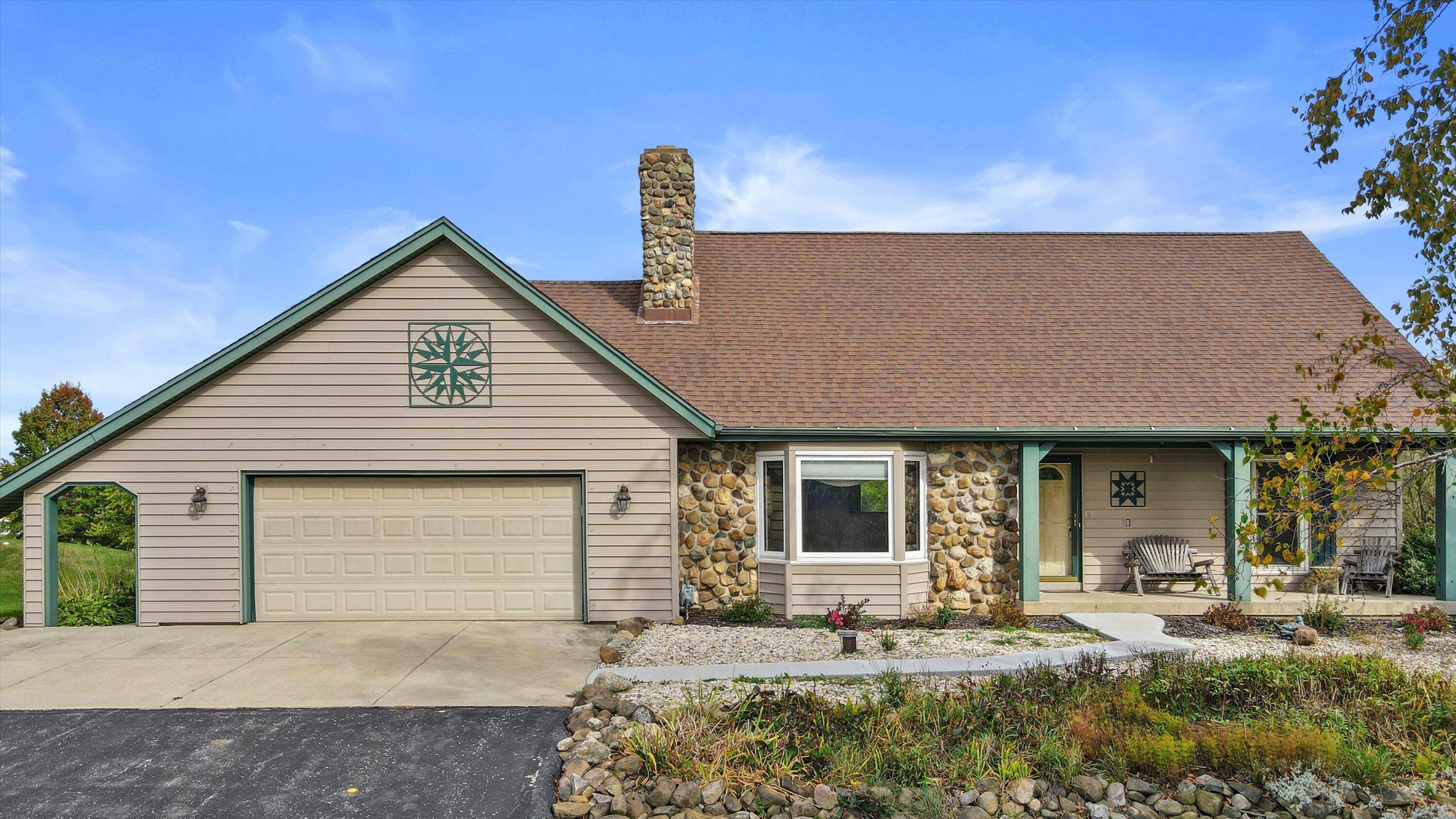 Yorkville, WI 53126,2909 Twin Waters Ln