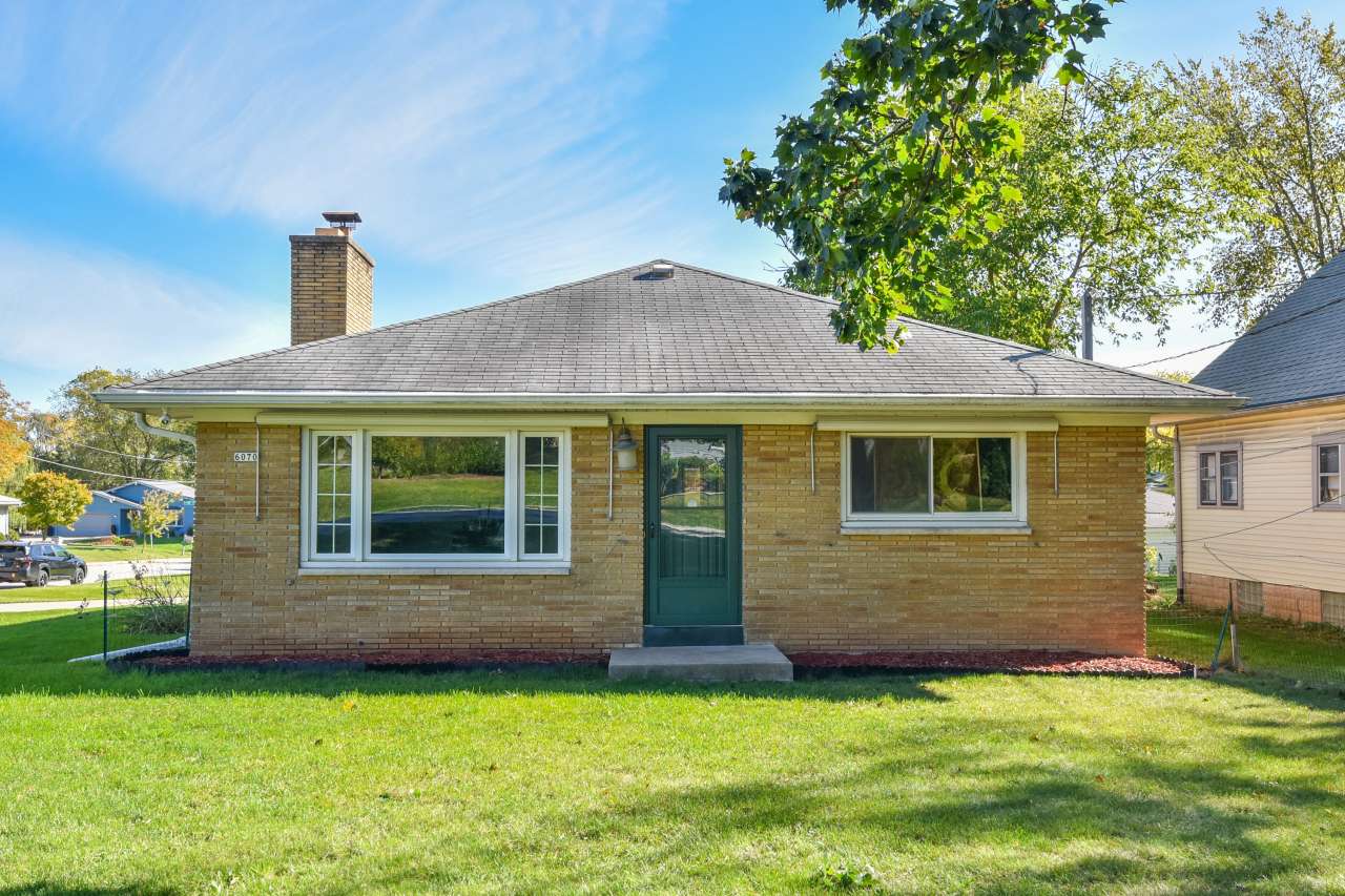 Milwaukee, WI 53225,6070 N 114th St