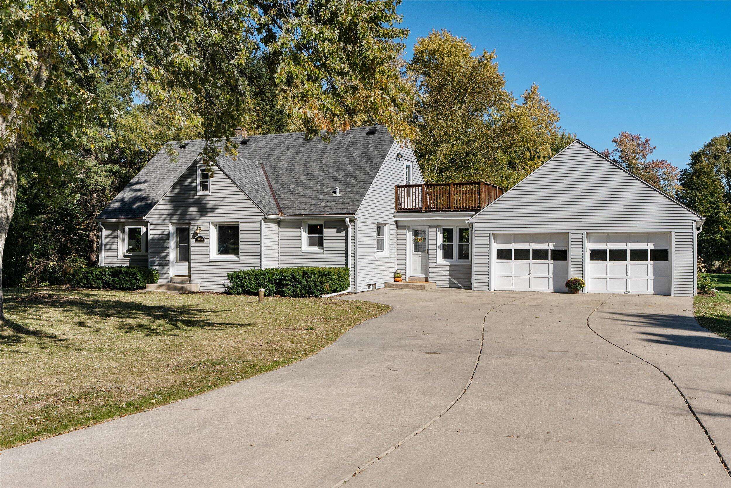 Mequon, WI 53092,10054 N Grasslyn Rd